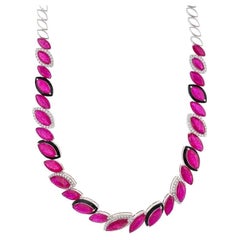 Meghna Jewels Collar de oro blanco de 18 quilates con diamantes de corte marquesa y rubí de 48,08 quilates