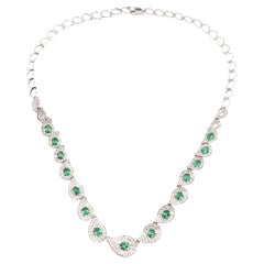 Esmeralda de 5,05 quilates Diamante de 8,19 quilates Conjunto de collar y pendientes de oro blanco de 14 quilates