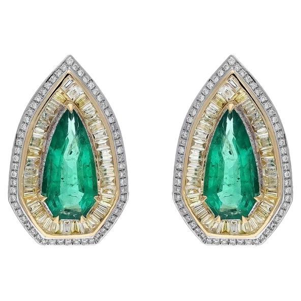 Meghna Jewels Pendientes de oro de 18 quilates con esmeralda de 5,85 quilates y diamantes de 3,0 quilates