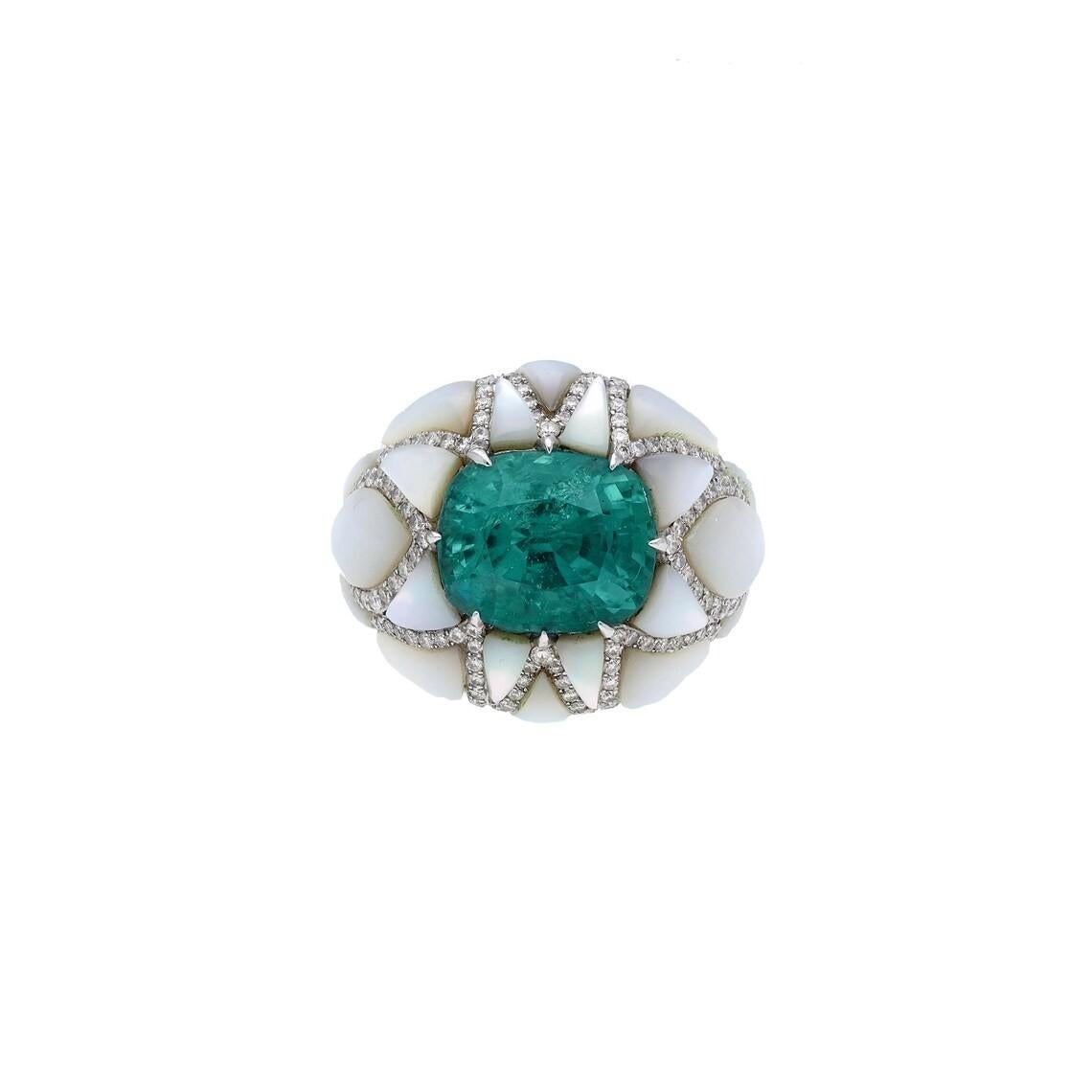 Meghna Jewels 6,29 Karat Smaragd Perlmutt 18K Gold Ozean Diamantring (Zeitgenössisch) im Angebot
