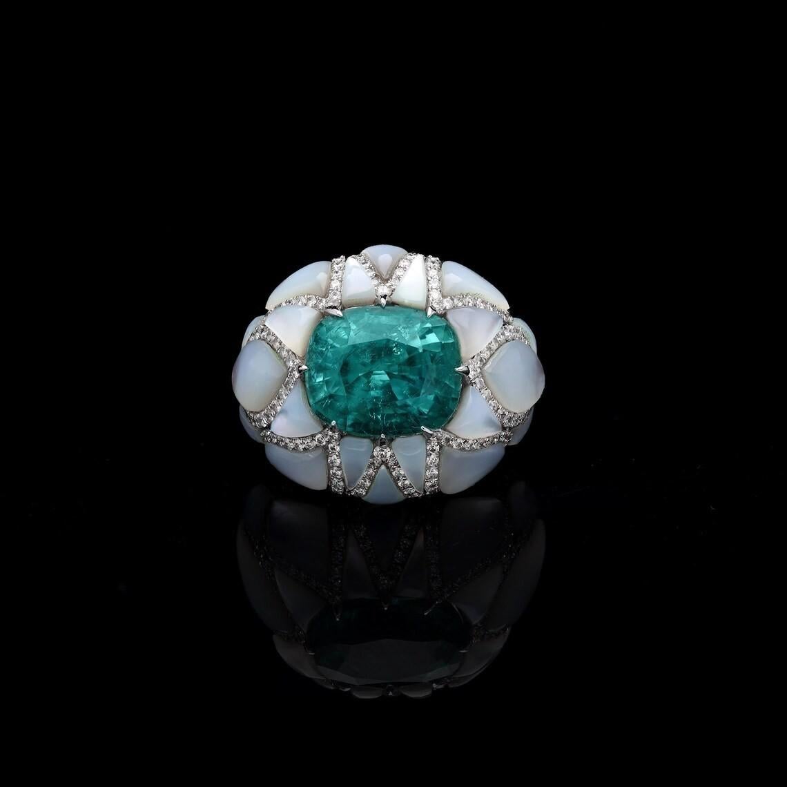Meghna Jewels 6,29 Karat Smaragd Perlmutt 18K Gold Ozean Diamantring (Kissenschliff) im Angebot