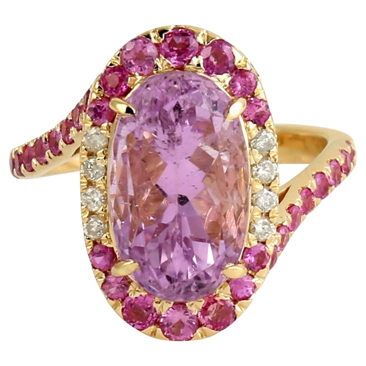 Meghna Jewels 6.39 Carats Kunzite Diamond 18 Karat Gold Ring For Sale