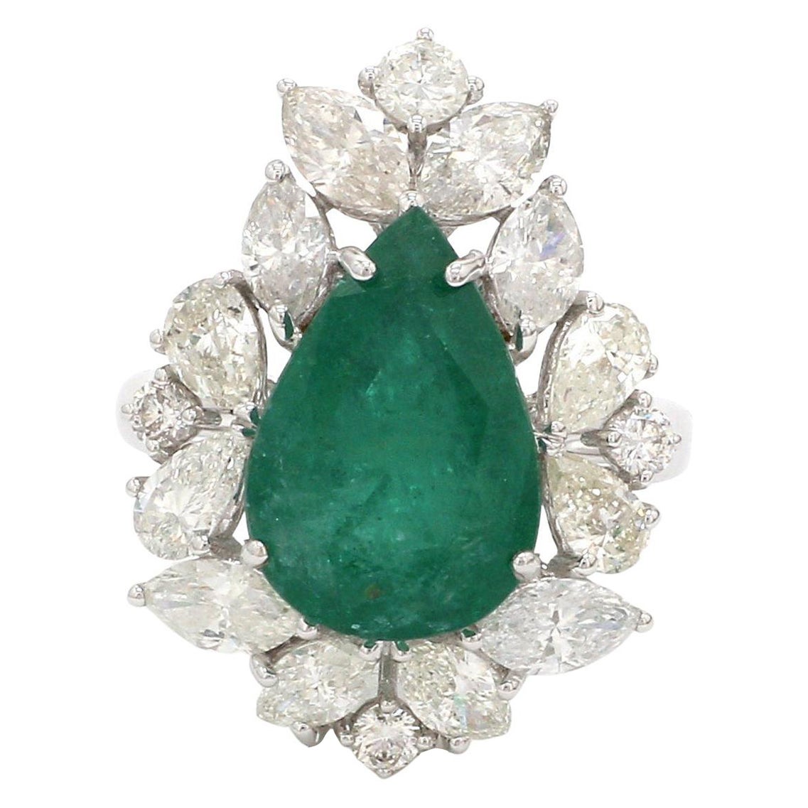 MEGHNA JEWELS Anello in oro 14 carati con smeraldo da 6,47 carati e diamante da 3,75 carati