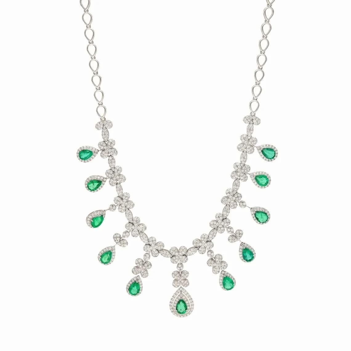 Contemporary Meghna Jewels 6.98 Carat Emerald 6.29 carat Diamond 18 Karat White Gold Necklace For Sale