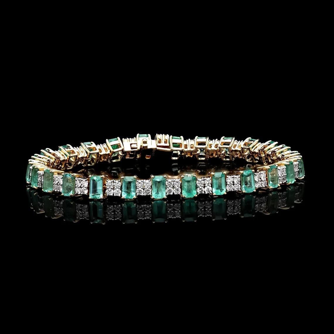 Modern Meghna Jewels 7.30 carat Emerald 18 Karat Gold Diamond Tennis Bracelet For Sale