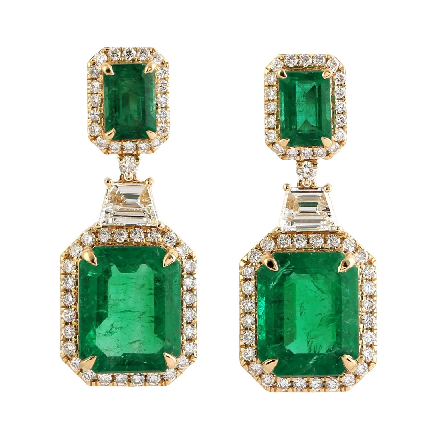 Meghna Jewels 7,57 Karat sambischer Smaragd 18 Karat Gold Diamant-Ohrringe (Moderne) im Angebot