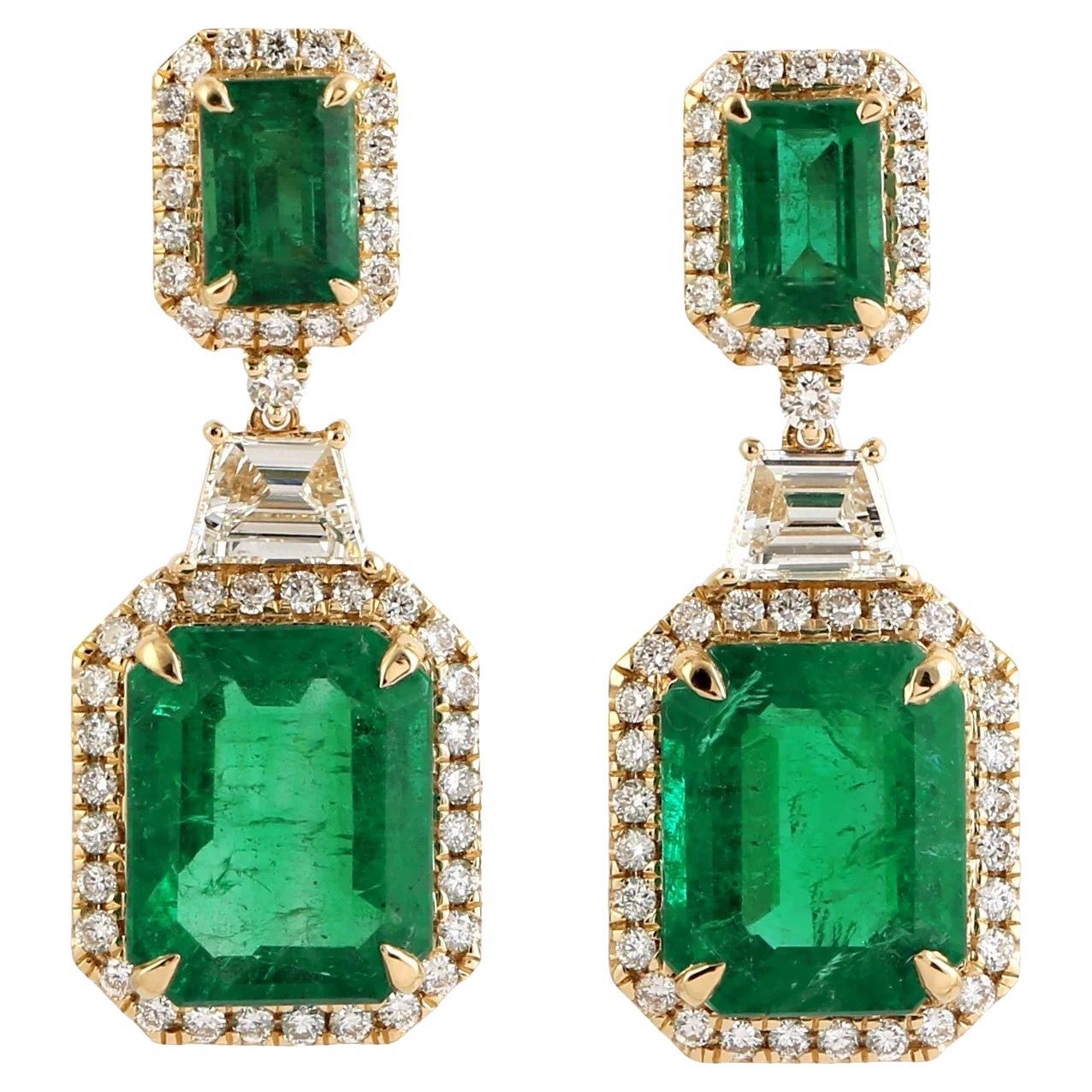 Meghna Jewels 7,57 Karat sambischer Smaragd 18 Karat Gold Diamant-Ohrringe im Angebot
