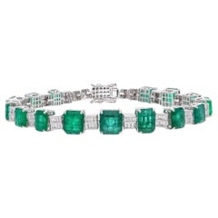 Meghna Jewels Bracelet en or 18 carats alternant 15,14 carats d'émeraudes et de diamants baguettes