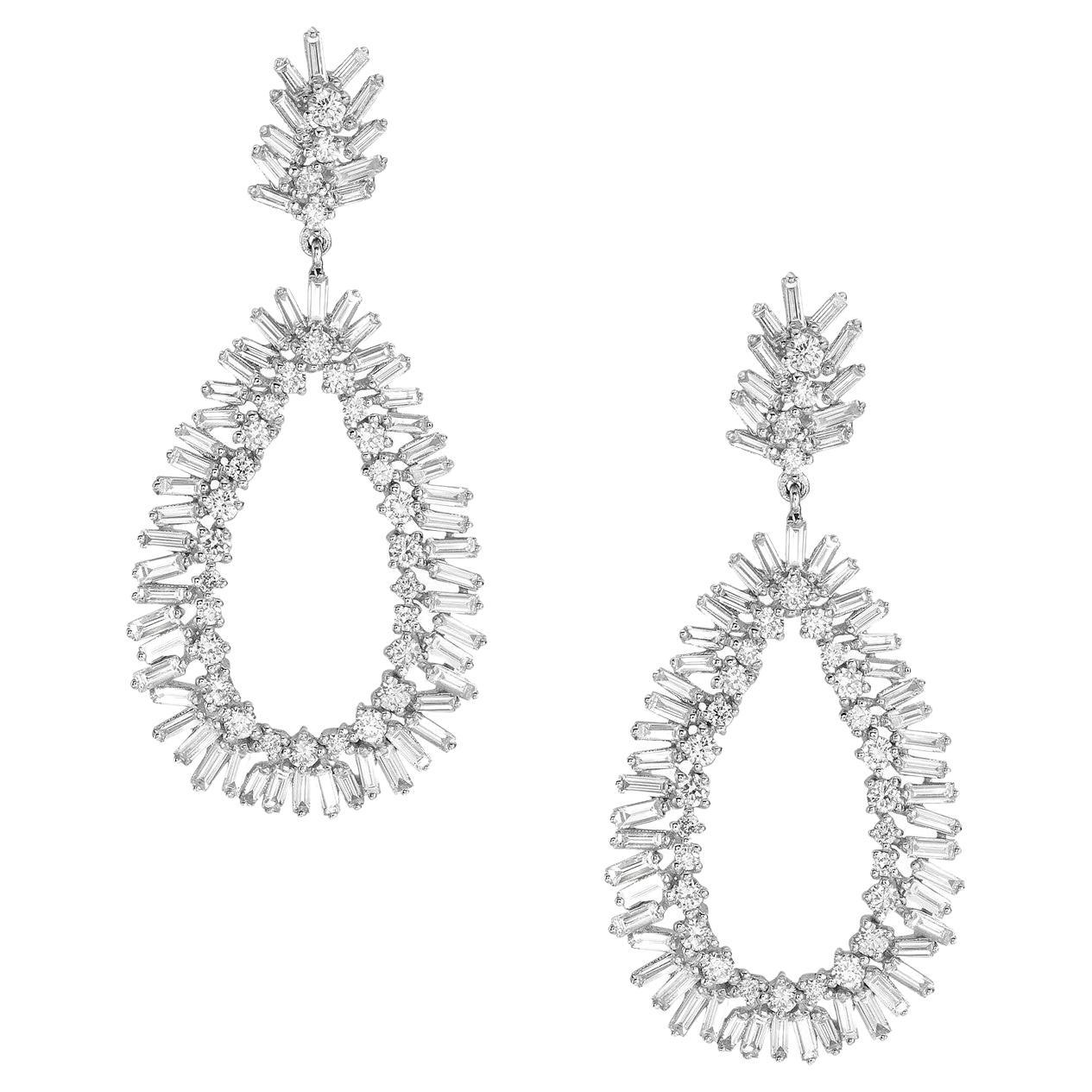 Meghna Jewels Baguette Diamond 14 Karat Gold Drop Earrings For Sale