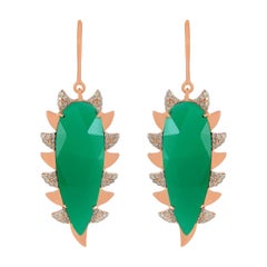 Boucles d'oreilles à griffes en calcédoine verte et diamant Meghna Jewels