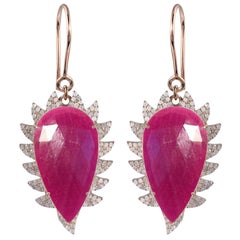 Meghna Juwelen Klauenohrringe mit Rubin und Diamanten