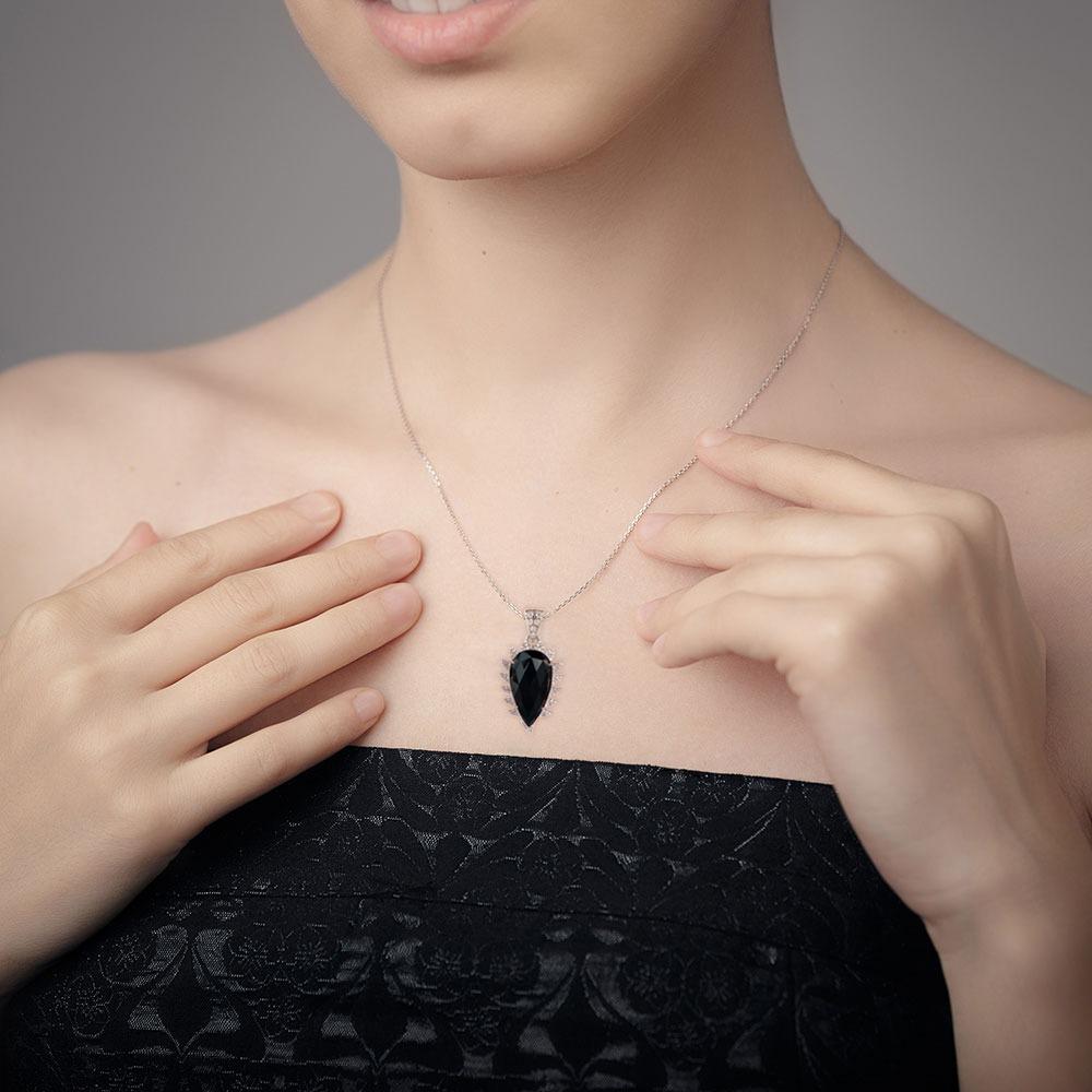 Halskette mit grünem Onyx und Diamant Meghna Juwelen-Krallenanhänger im Zustand „Neu“ im Angebot in Hoffman Estate, IL