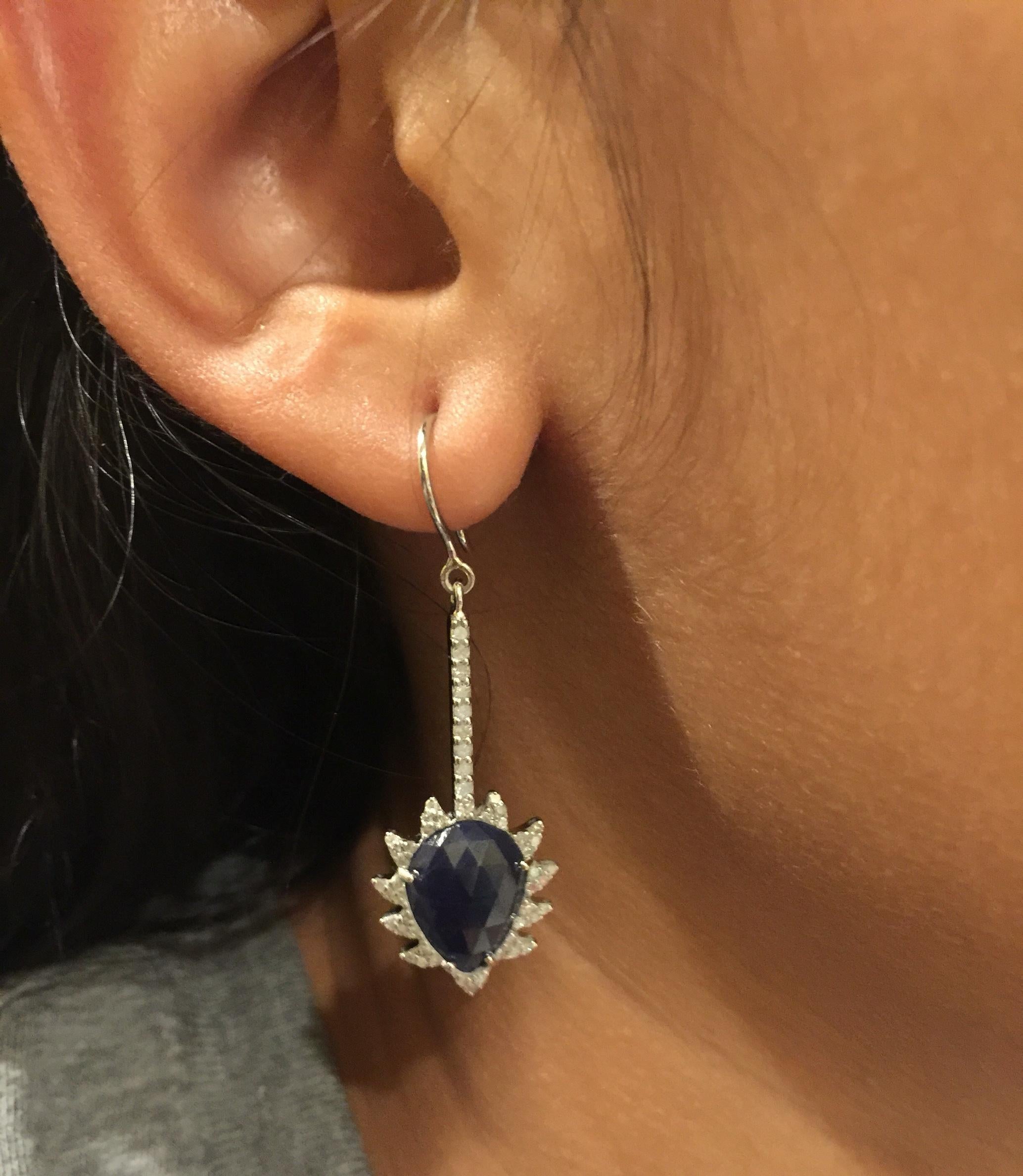 Meghna Jewels Claw Linear Drop Blue Sapphire Diamonds Earrings In New Condition For Sale In Hoffman Estate, IL