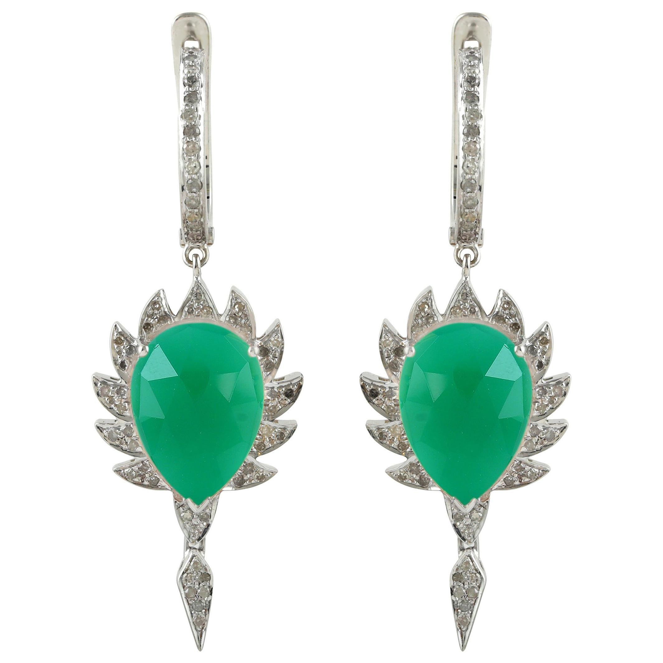 Meghna Jewels Boucles d'oreilles griffes en onyx vert et diamants en vente