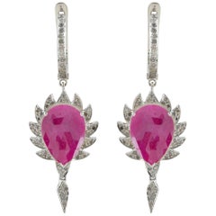 Meghna Jewels Boucles d'oreilles griffes en goutte unique en rubis et diamants