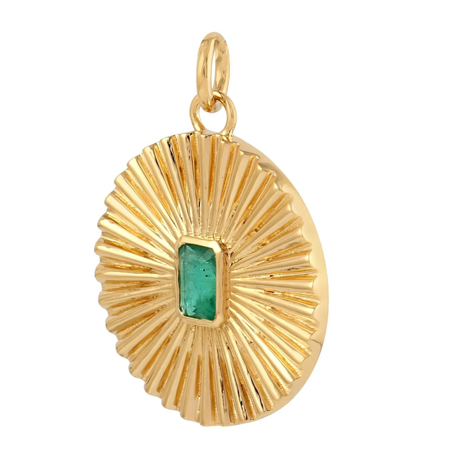 Modern Meghna Jewels Emerald 14 Karat Gold Aura Charm Pendant Necklace For Sale