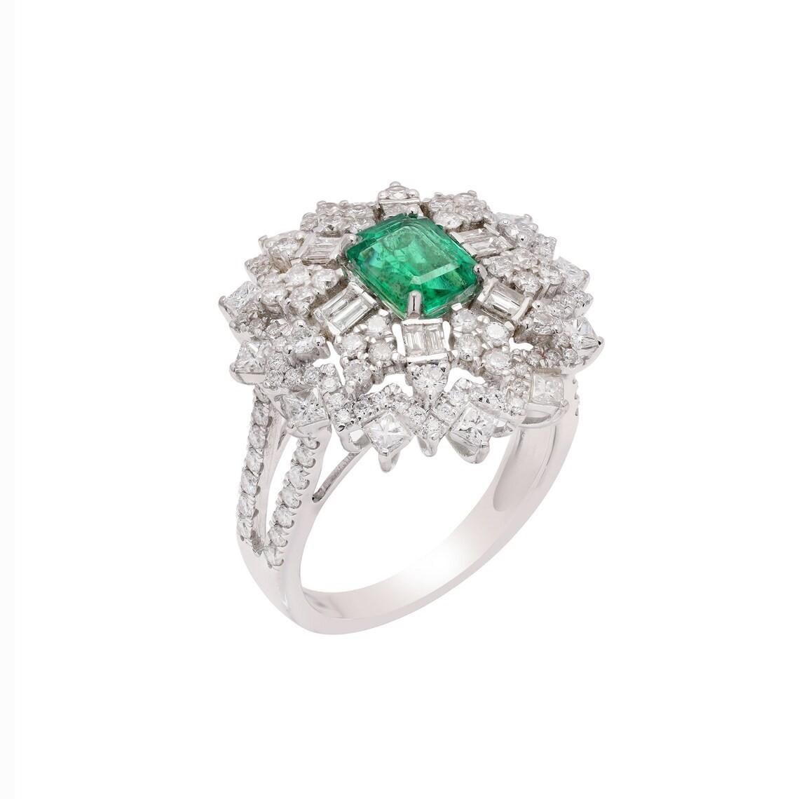 Meghna Jewels Emerald Cut Diamond 18K Gold Ring In New Condition For Sale In Hoffman Estate, IL