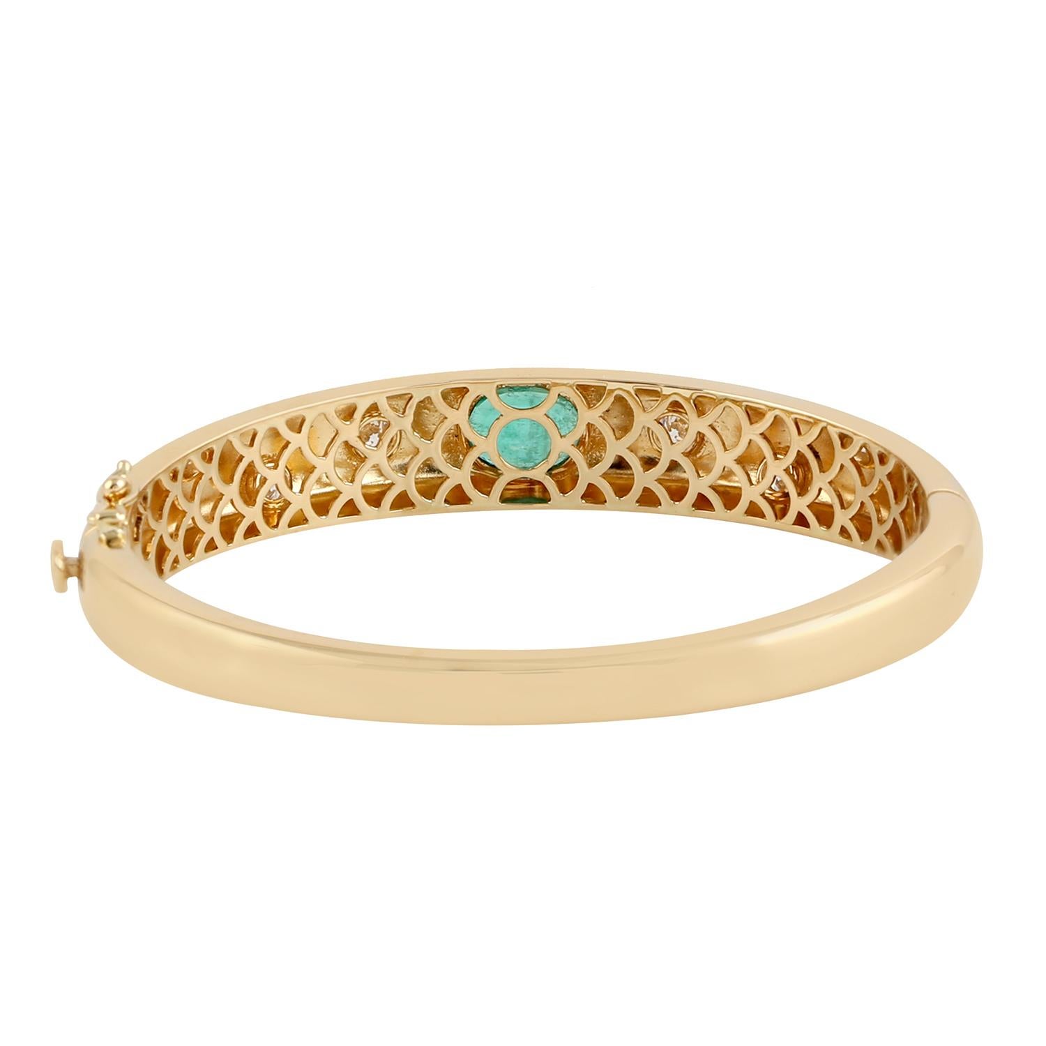 Moderne Meghna Jewels Bracelet Galaxy en or jaune 14 carats avec émeraudes et diamants en vente