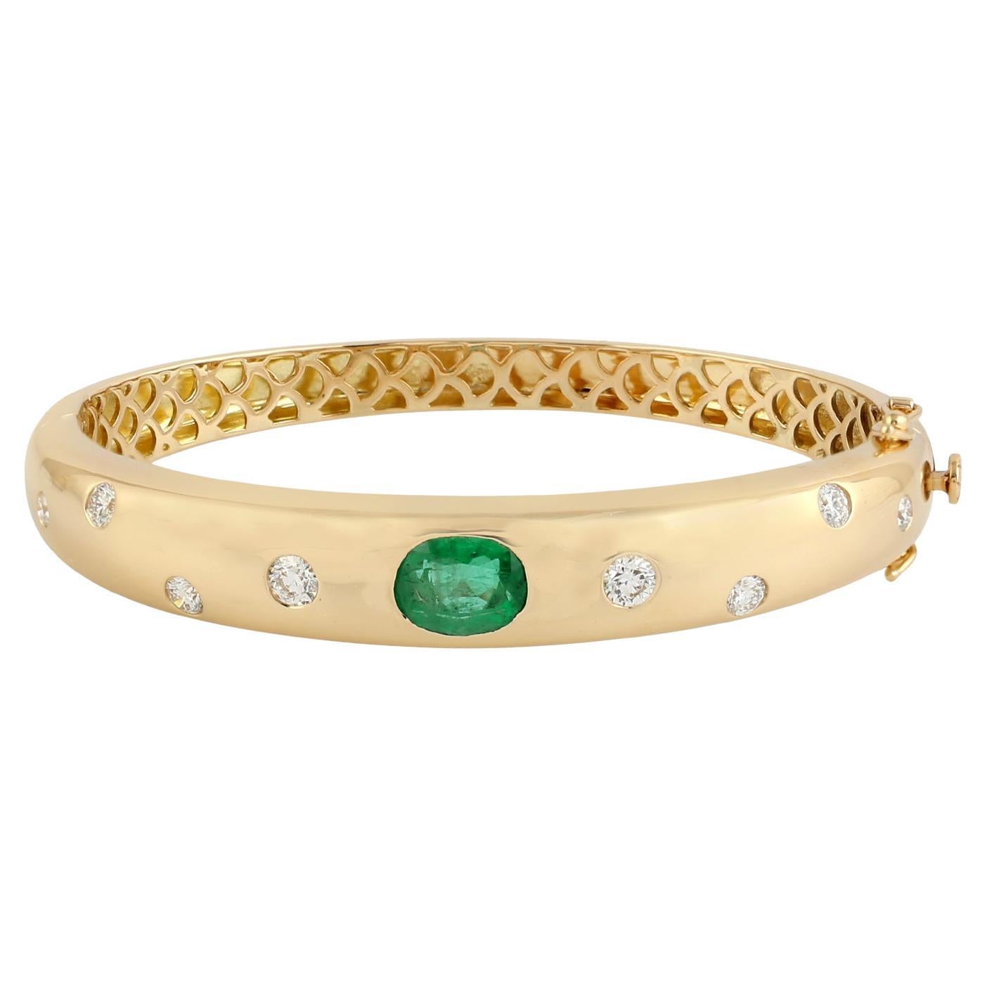 Meghna Jewels Emerald Diamond 14 Karat Yellow Gold Galaxy Bangle Bracelet For Sale