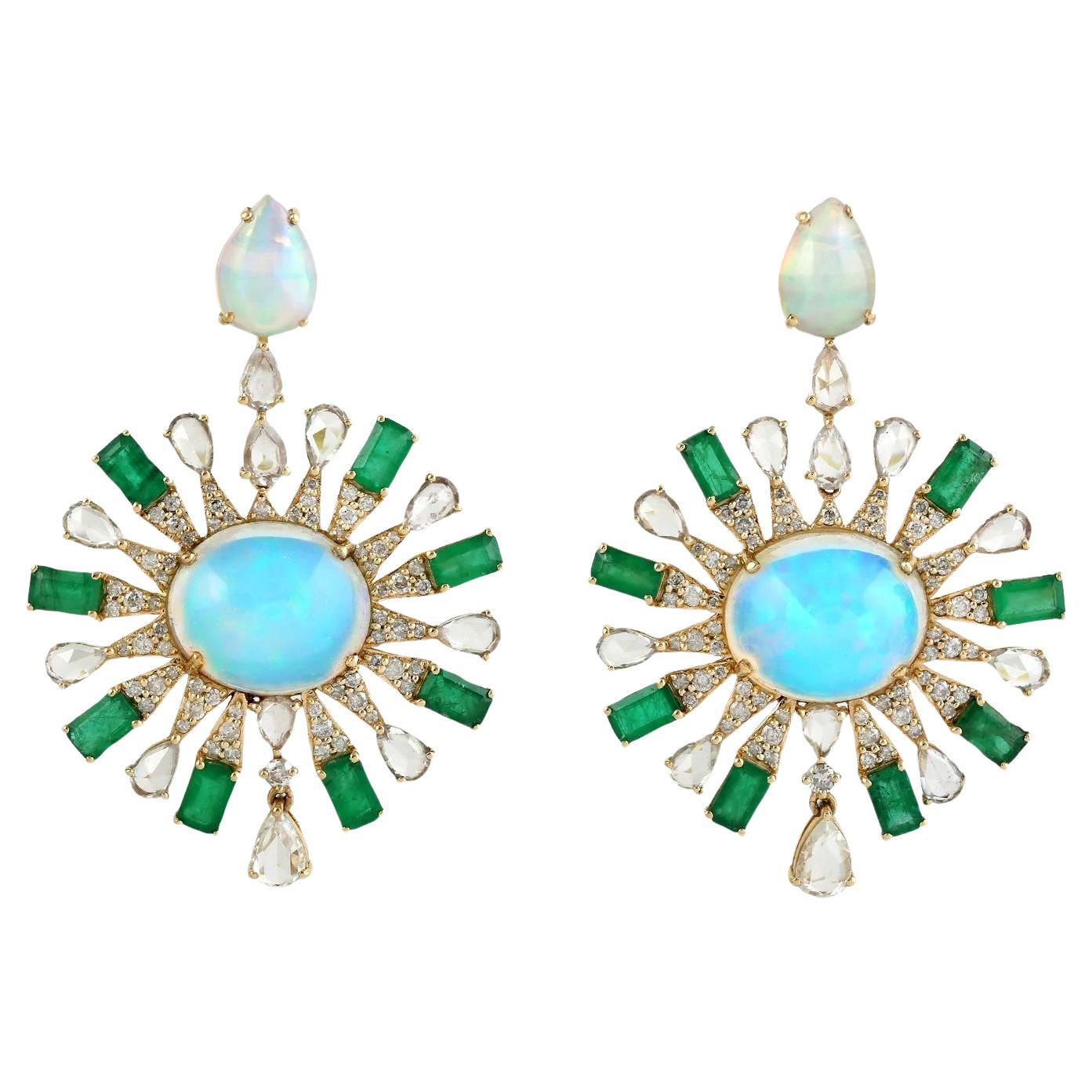 Meghna Jewels Ohrringe aus 18 Karat Gold mit äthiopischem Opal, Smaragd und Diamant