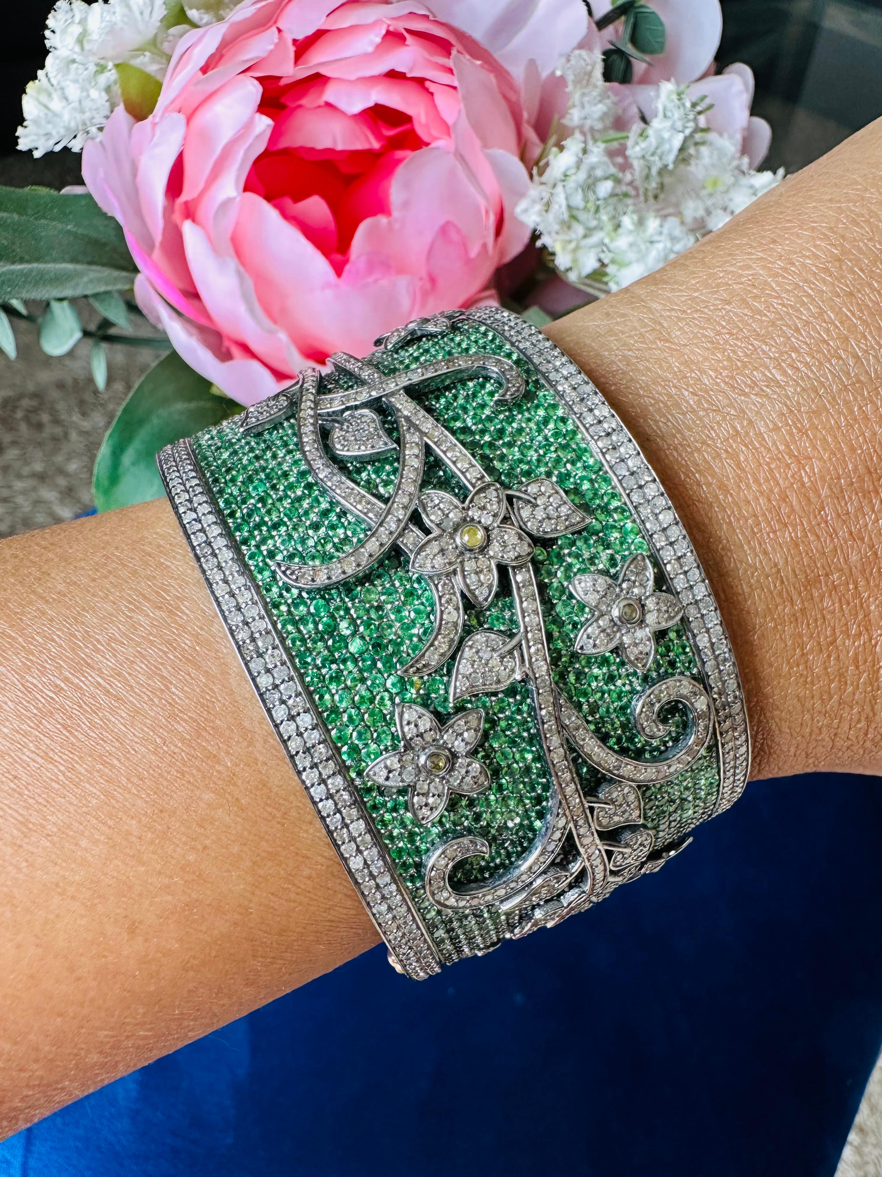 Meghna Jewels Floral Antique Style 51.84 carats Tsavorite Diamond Bracelet Cuff In New Condition For Sale In Hoffman Estate, IL