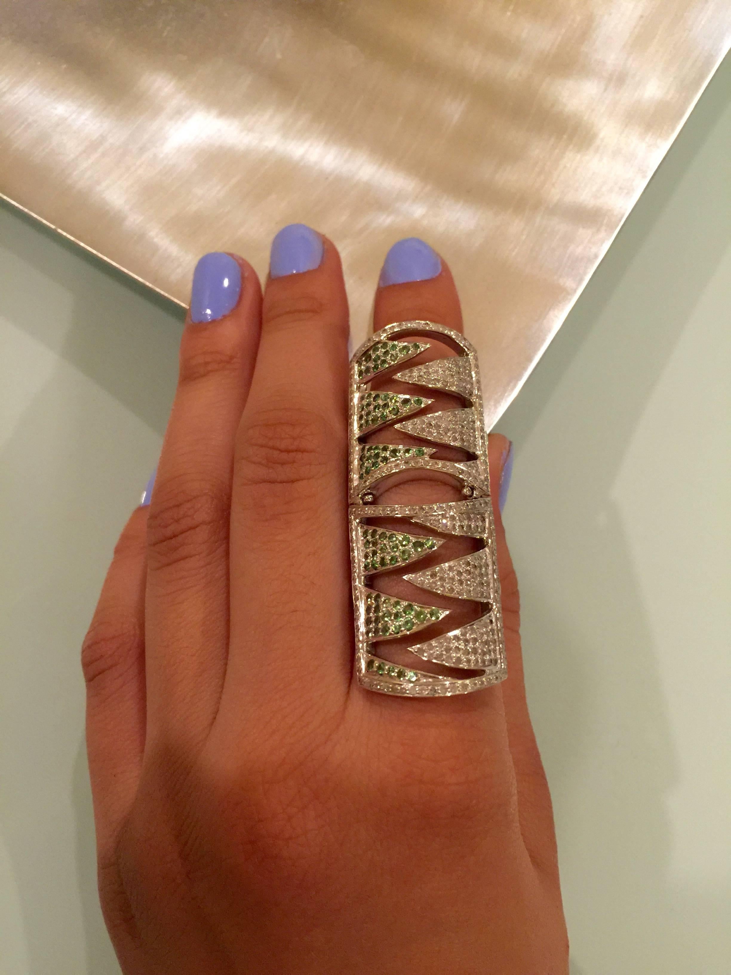 Round Cut Tsavorite Diamond Interlocking Claw Ring  For Sale