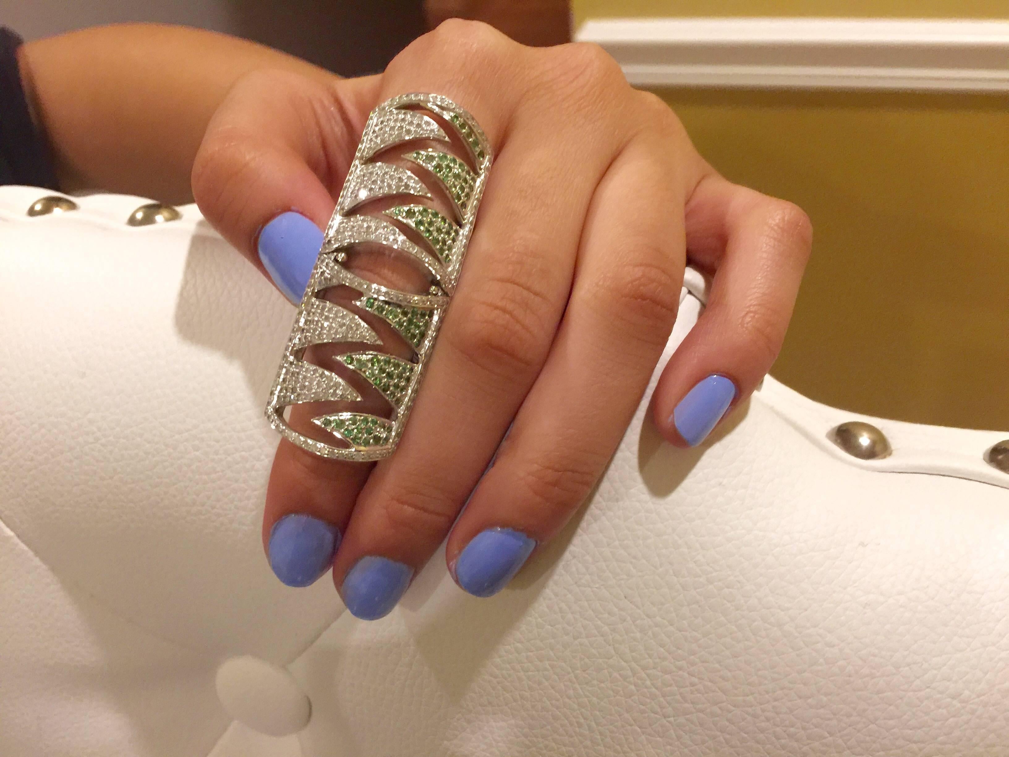 Tsavorite Diamond Interlocking Claw Ring  In New Condition For Sale In Hoffman Estate, IL