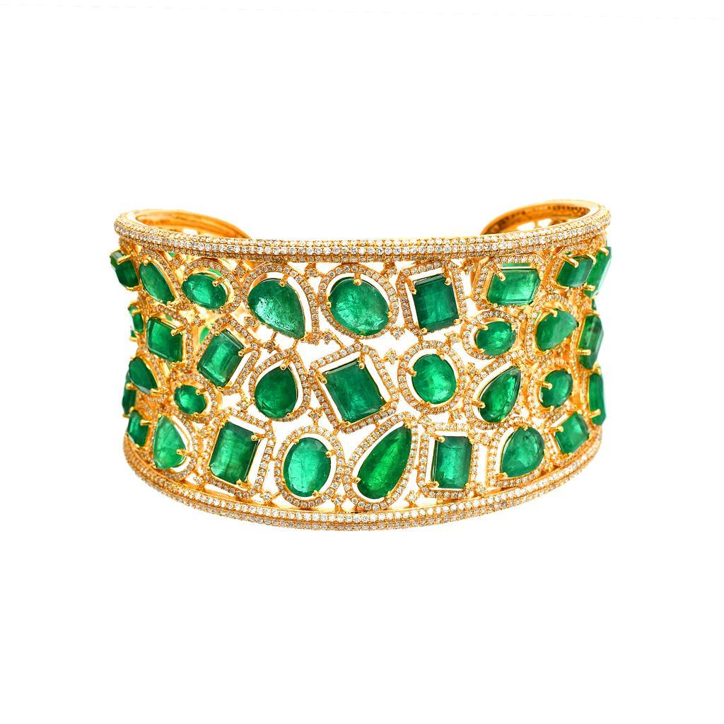 MEGHNA JEWELS Mix-Shape 45.46 carat Emerald 10.41 Diamond 18K Gold Bracelet Cuff In New Condition For Sale In Hoffman Estate, IL