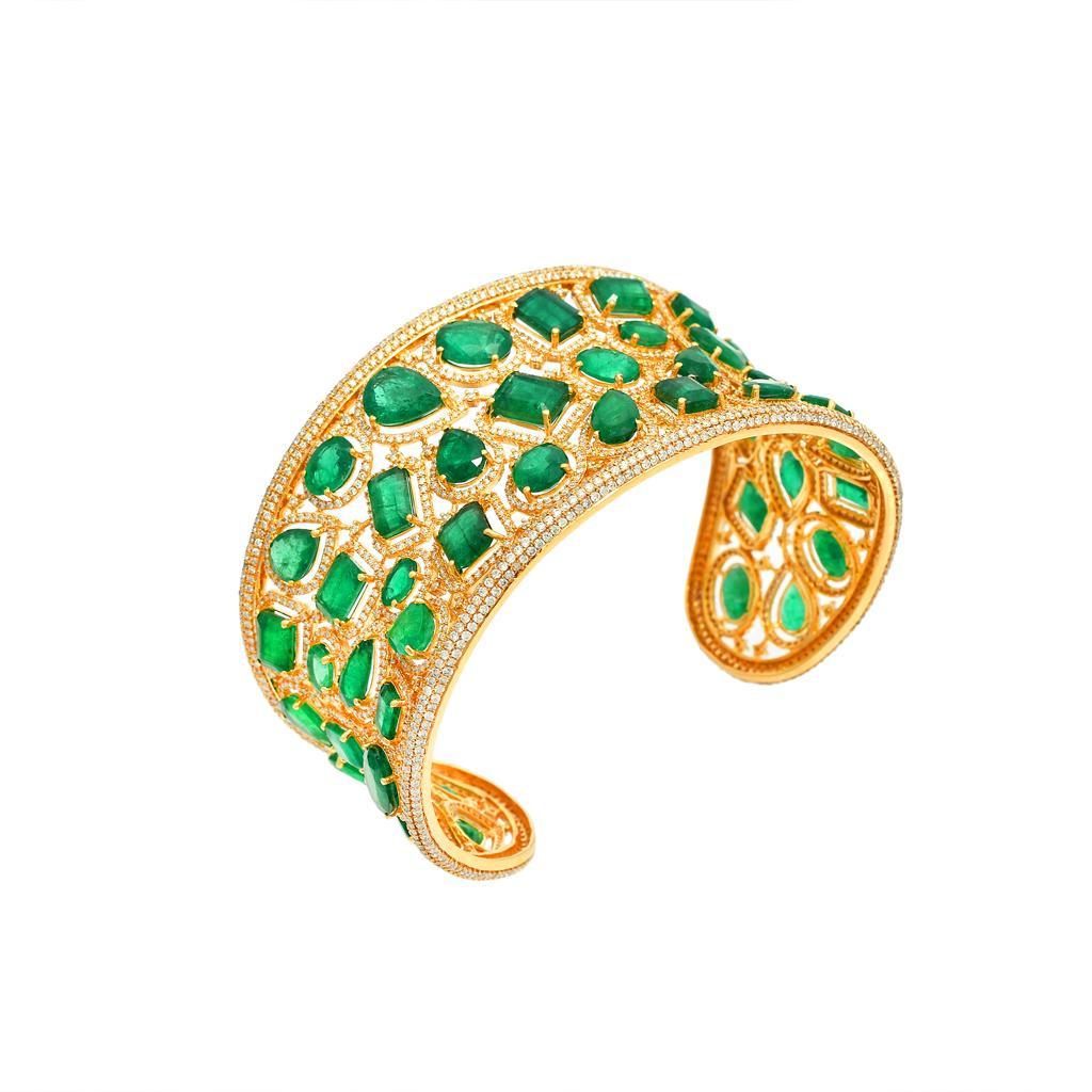 Women's MEGHNA JEWELS Mix-Shape 45.46 carat Emerald 10.41 Diamond 18K Gold Bracelet Cuff For Sale