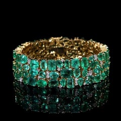 MEGHNA JEWELS Manchette bracelet en or 18 carats de forme mixte avec diamants et émeraudes de 46,17 carats