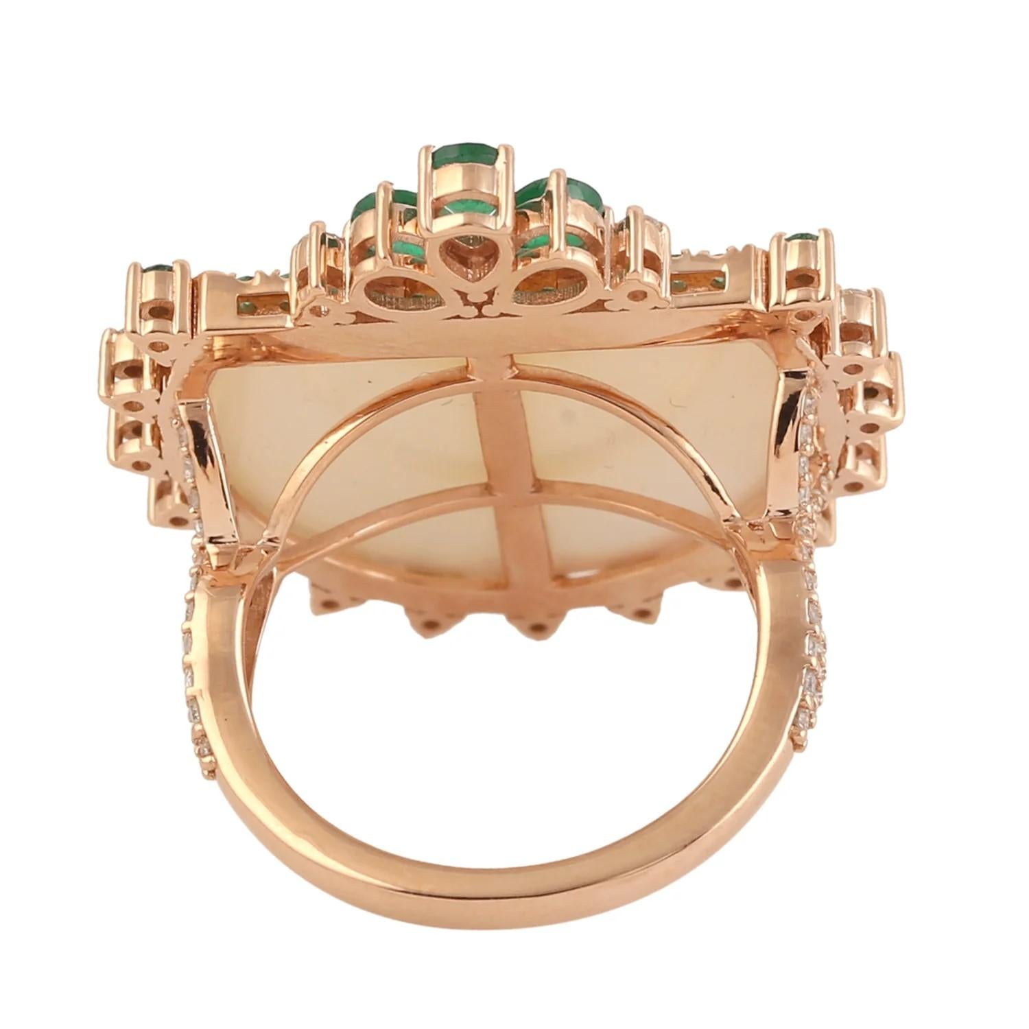Modern Meghna Jewels Mother of Pearl Emerald Diamond 14 Karat Gold Ring For Sale