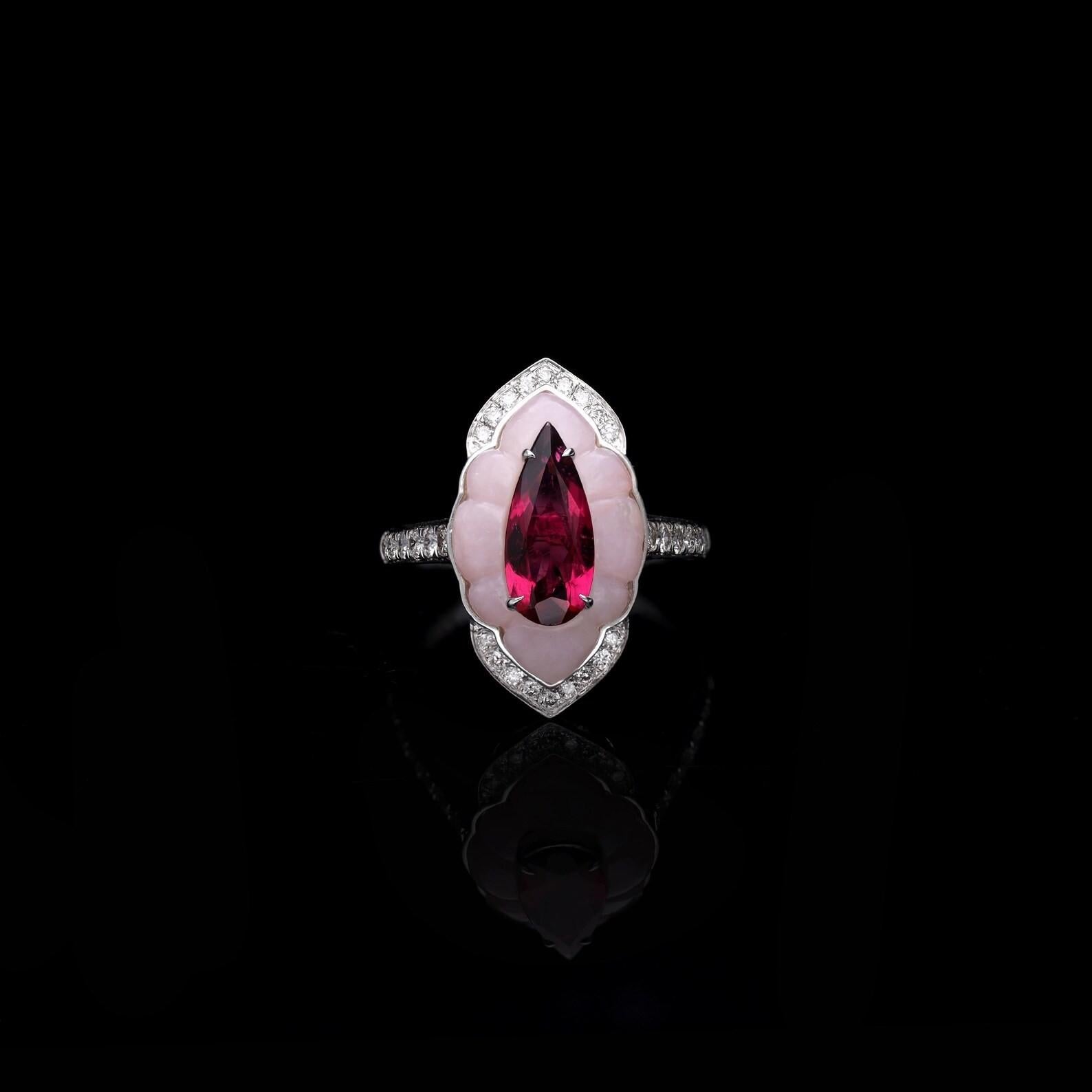 Contemporaneo MEGHNA JEWELS Anello in oro 14 carati con opale rosa e diamanti rubellati in vendita