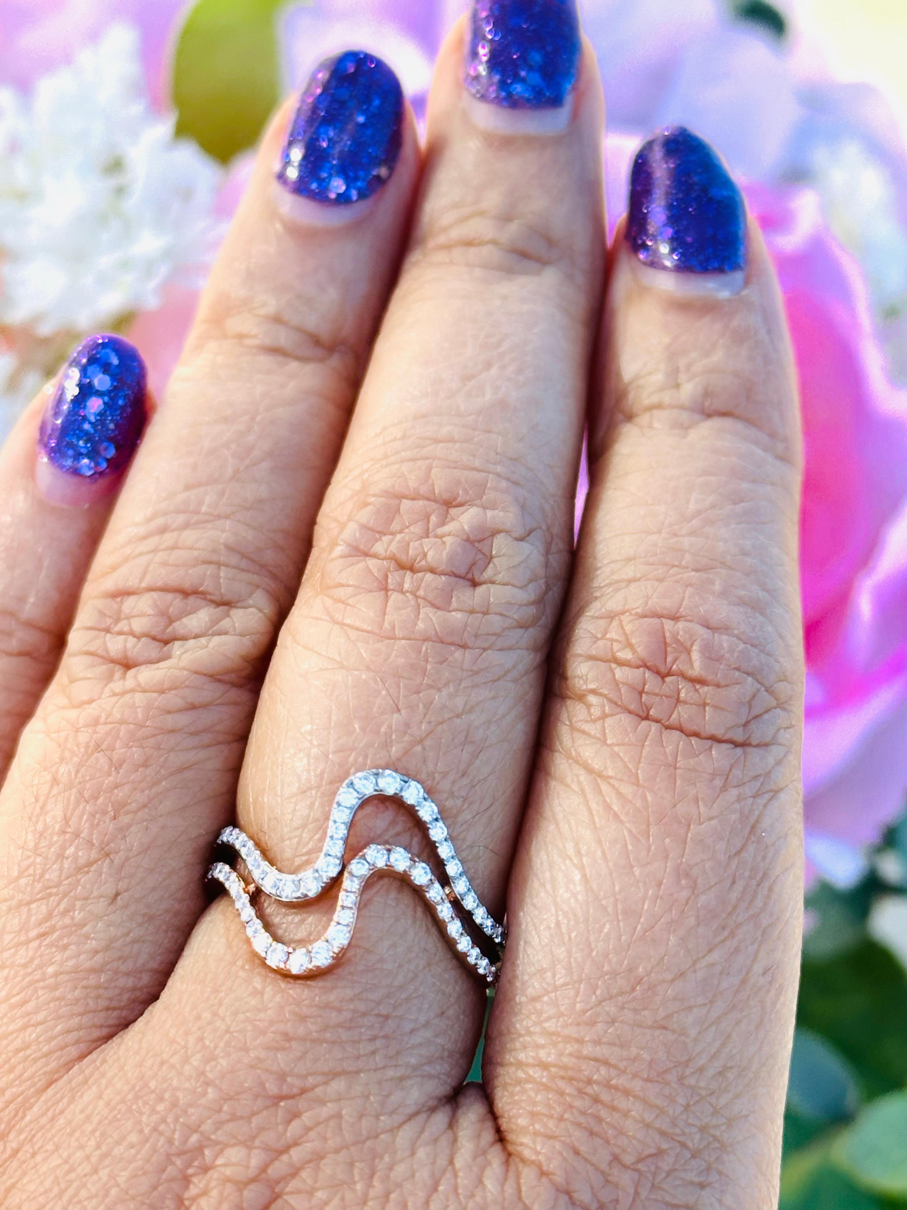 Meghna Jewels Two Tone Diamond 18 Karat Gold Wave Ring In New Condition For Sale In Hoffman Estate, IL