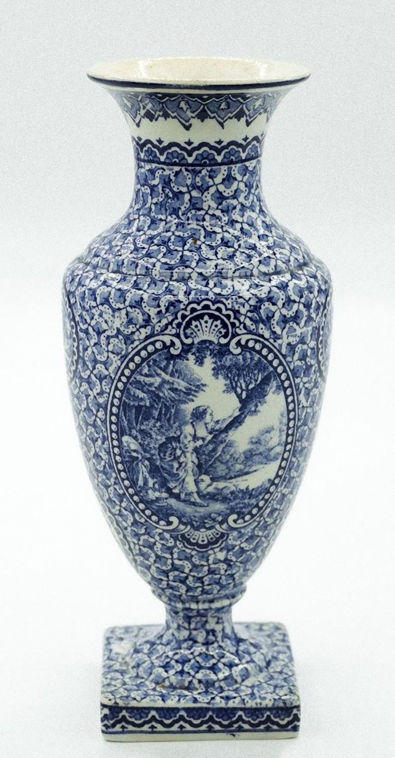 Mehlem Vase, Franz Anton Mehlem, Early 1900 For Sale at 1stDibs