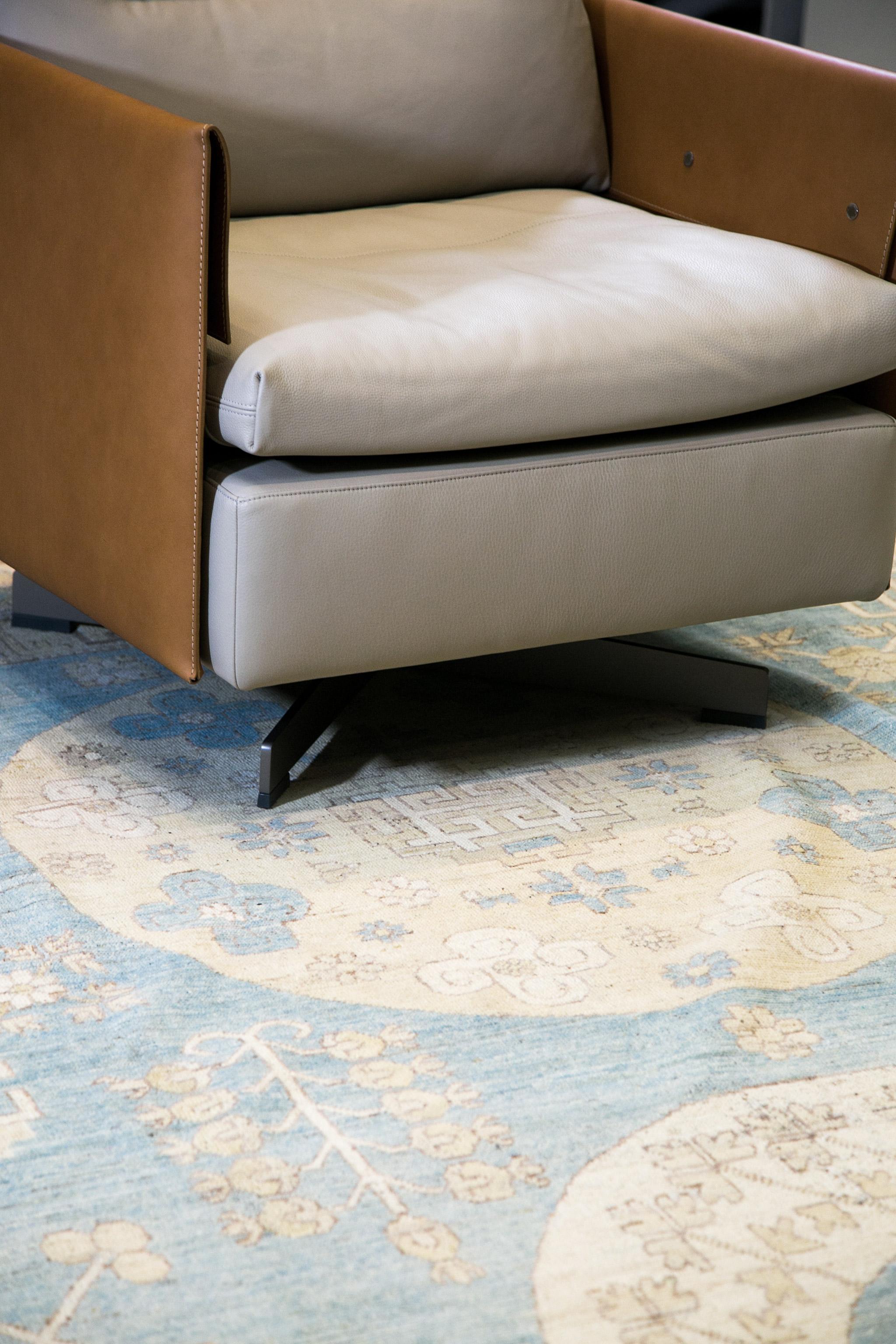 XXI secolo e contemporaneo Mehraban Rugs del 18° secolo dal design revival di Khotan in vendita