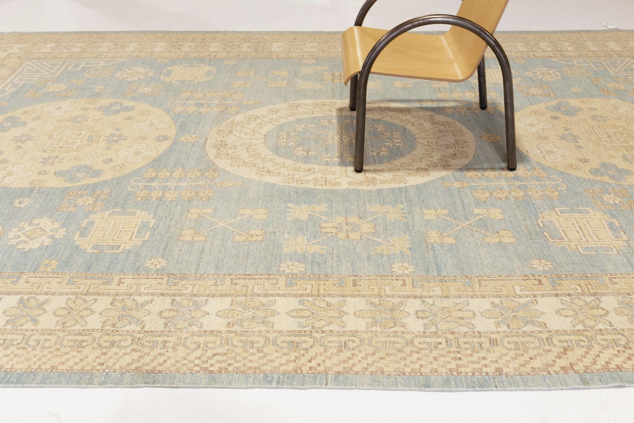 Mehraban Rugs del 18° secolo dal design revival di Khotan in vendita 1
