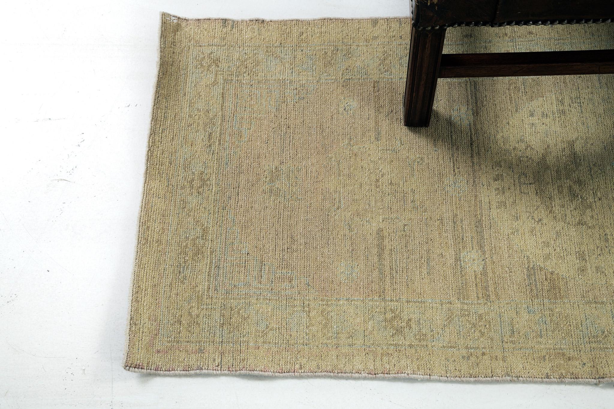 Numéro de tapis
20146
Taille
2' 2