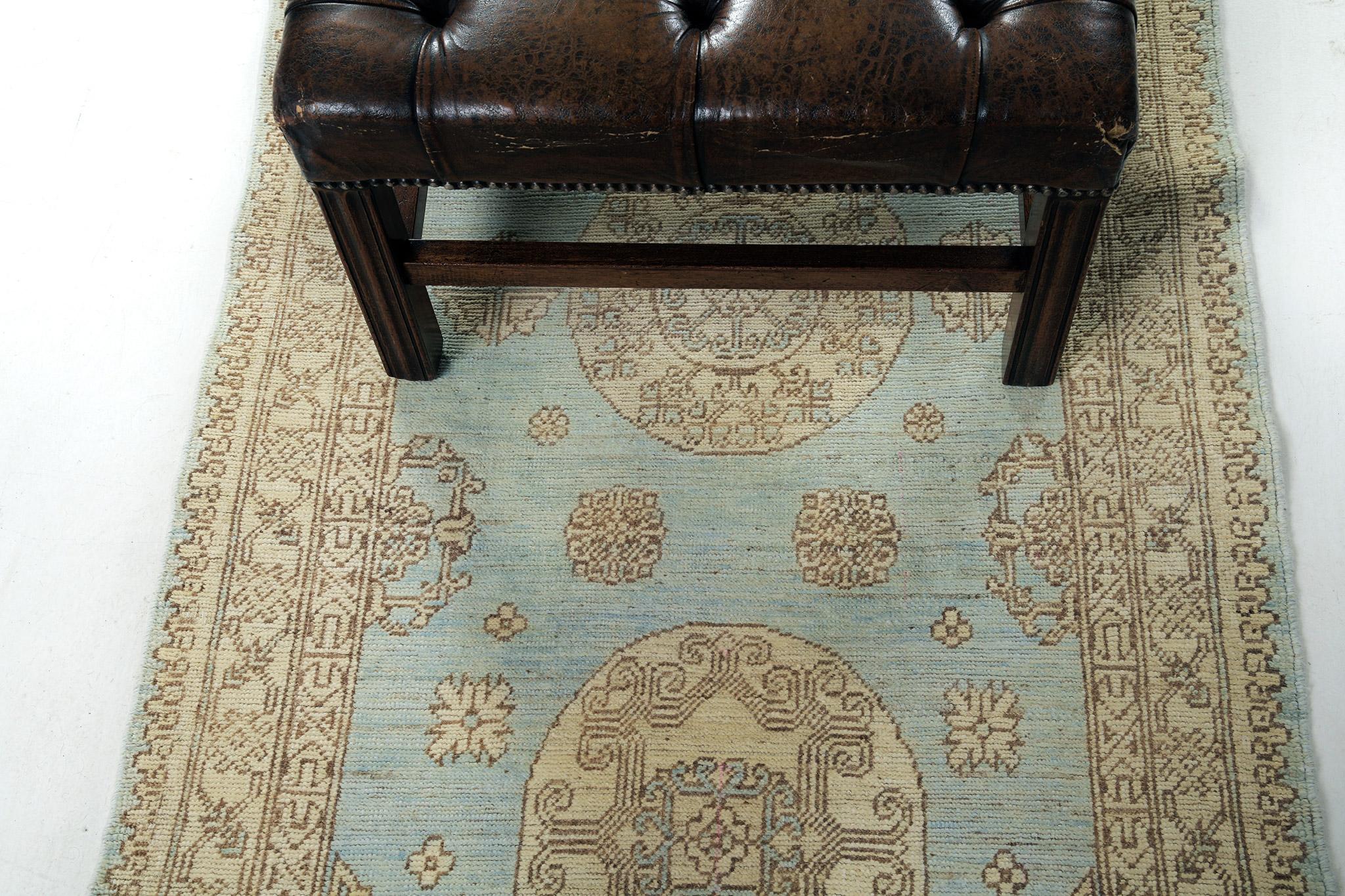 XXIe siècle et contemporain Mehraban - Tapis de couloir néo-baroque du 18ème siècle, design Khotan, D5387 en vente