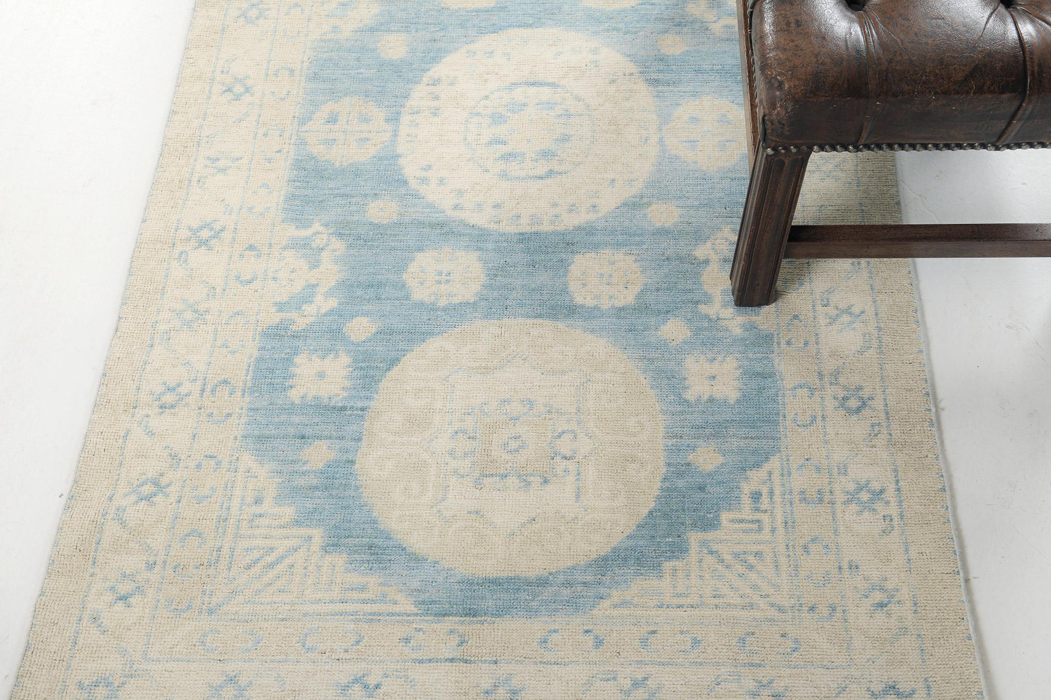 Noué à la main Mehraban, tapis de couloir Revival Khotan design du 18ème siècle D5387 Safira en vente