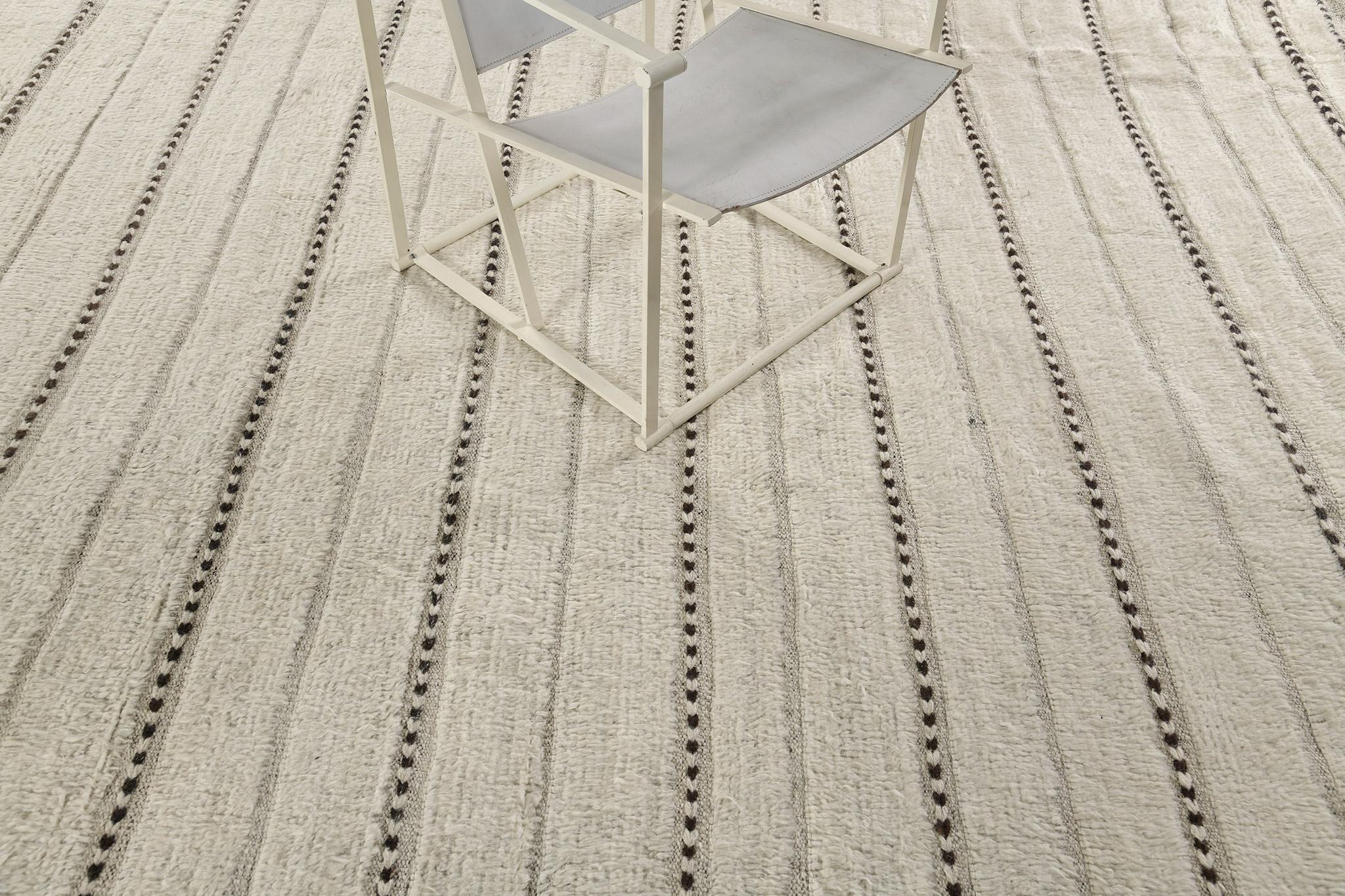 Yedder è una lana a pelo goffrato della nostra Collection'S. Un tappeto oversize con un motivo geometrico che ben si adatta agli interni moderni e contemporanei. Un capolavoro che sia gradito agli occhi dei tuoi ospiti.

Numero del
