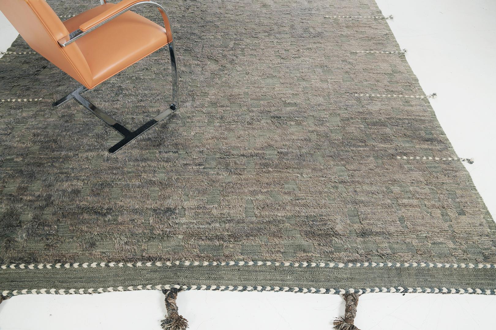 Anaruz ist ein Flor aus gewebter Wolle, der durch die Farbtöne Bronze und Tortilla ein modern-zeitgenössisches Design aufweist. Mit seinem begehrten, brillanten und einzigartigen Stil ist dieses Meisterwerk die Traumkollektion eines jeden. Die
