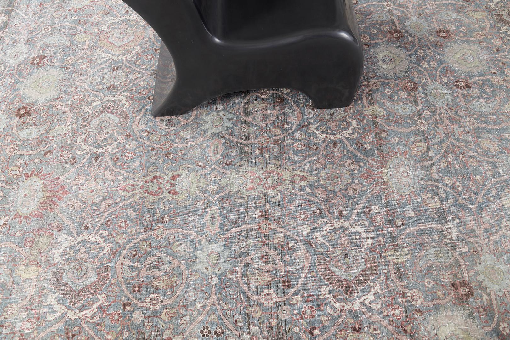 Mehraban Antiker persischer Bidjar-Teppich im Used-Look im Zustand „Gut“ im Angebot in WEST HOLLYWOOD, CA