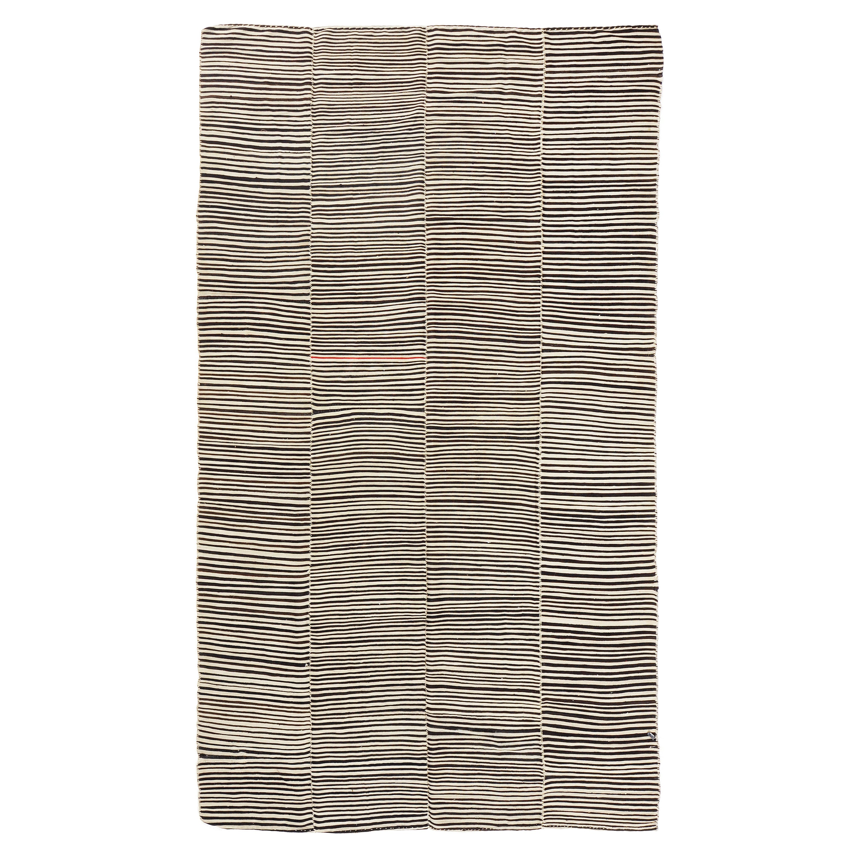 Mehraban Antiker persischer Duz-Kelim-Teppich mit Flachgewebe 26578 im Angebot