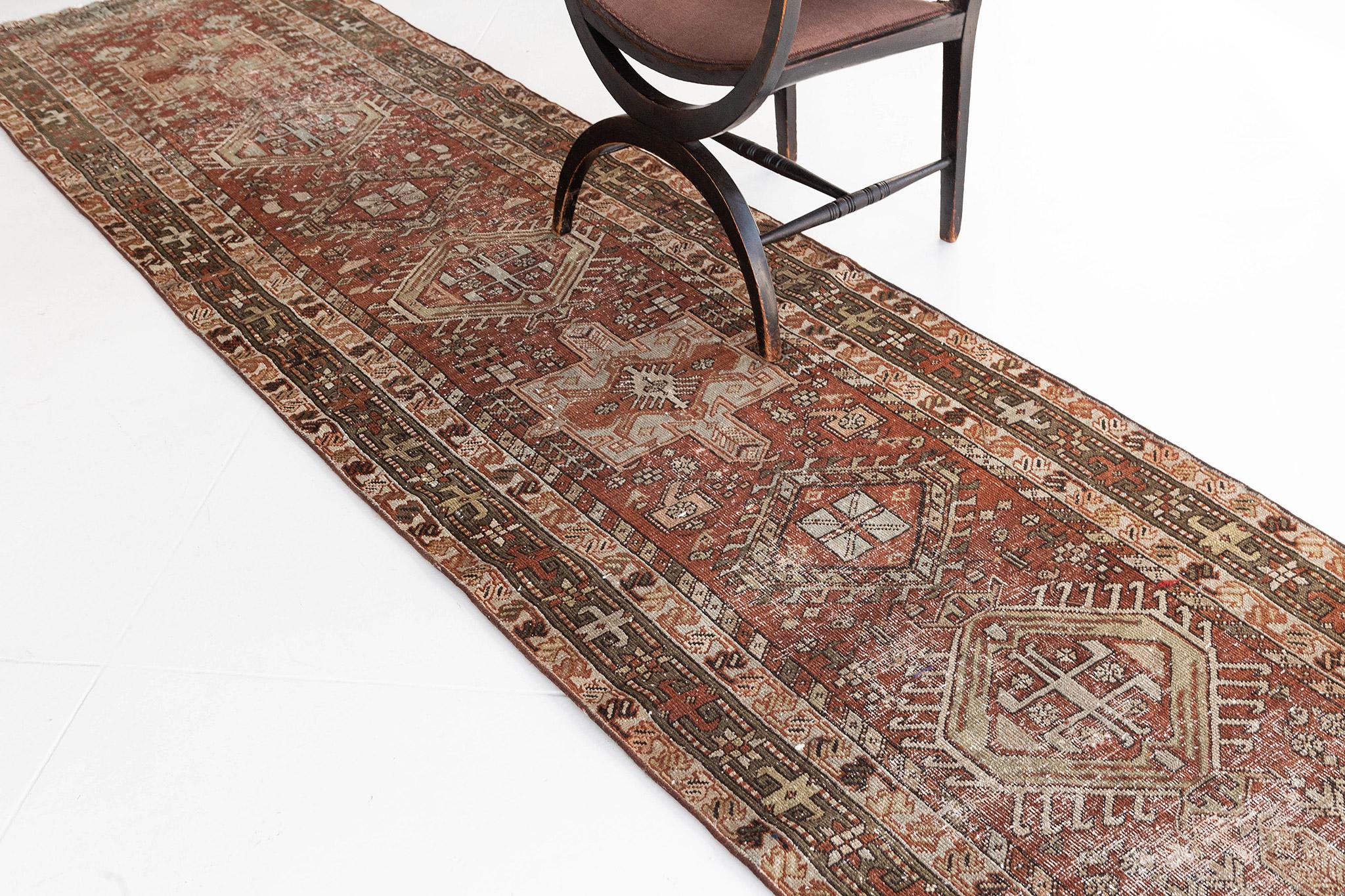 Laine Mehraban - Tapis de couloir persan ancien Heriz 26183 en vente