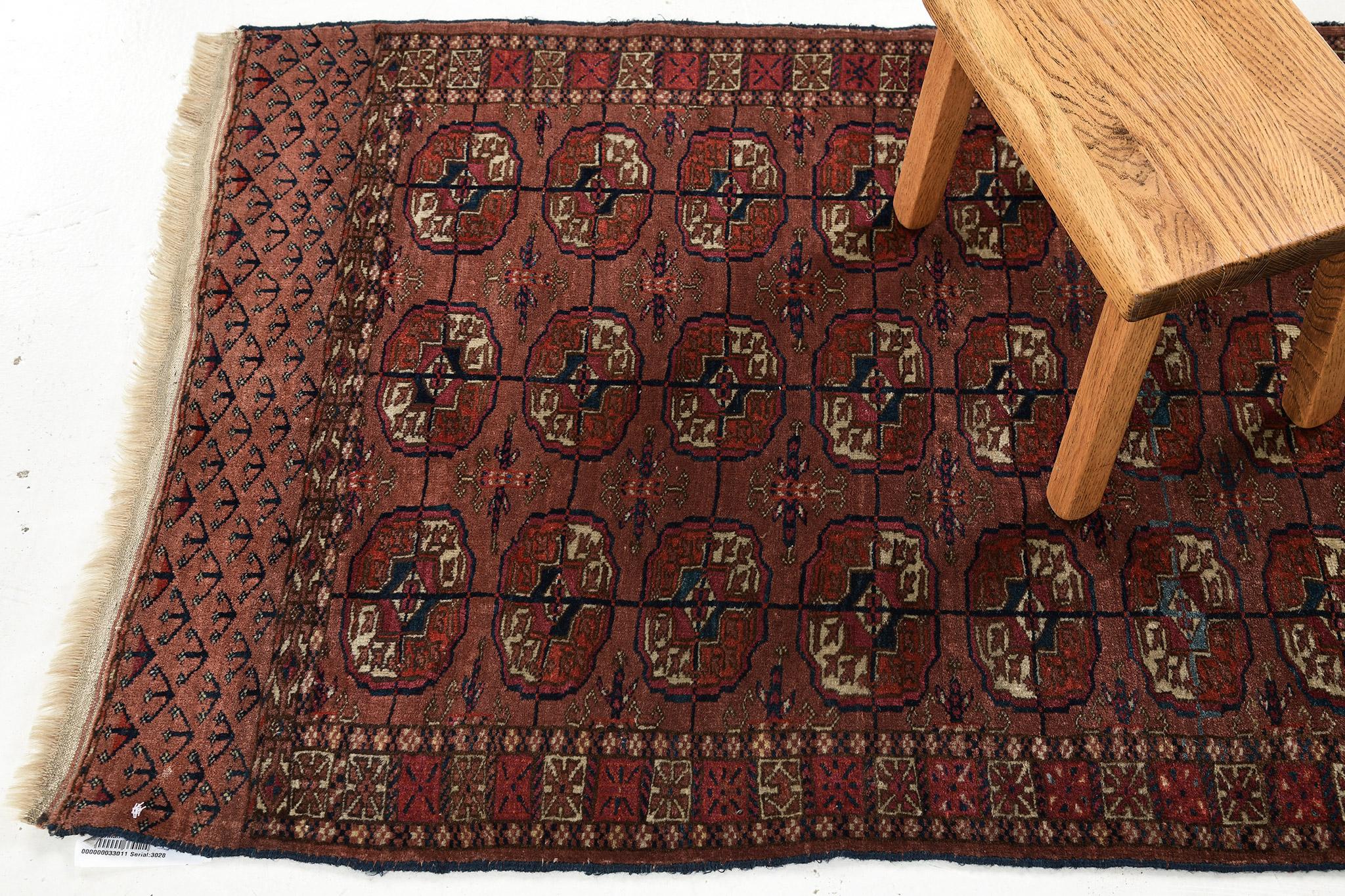 Mehraban Antiker persischer Turkoman-Teppich 33011 im Zustand „Gut“ im Angebot in WEST HOLLYWOOD, CA