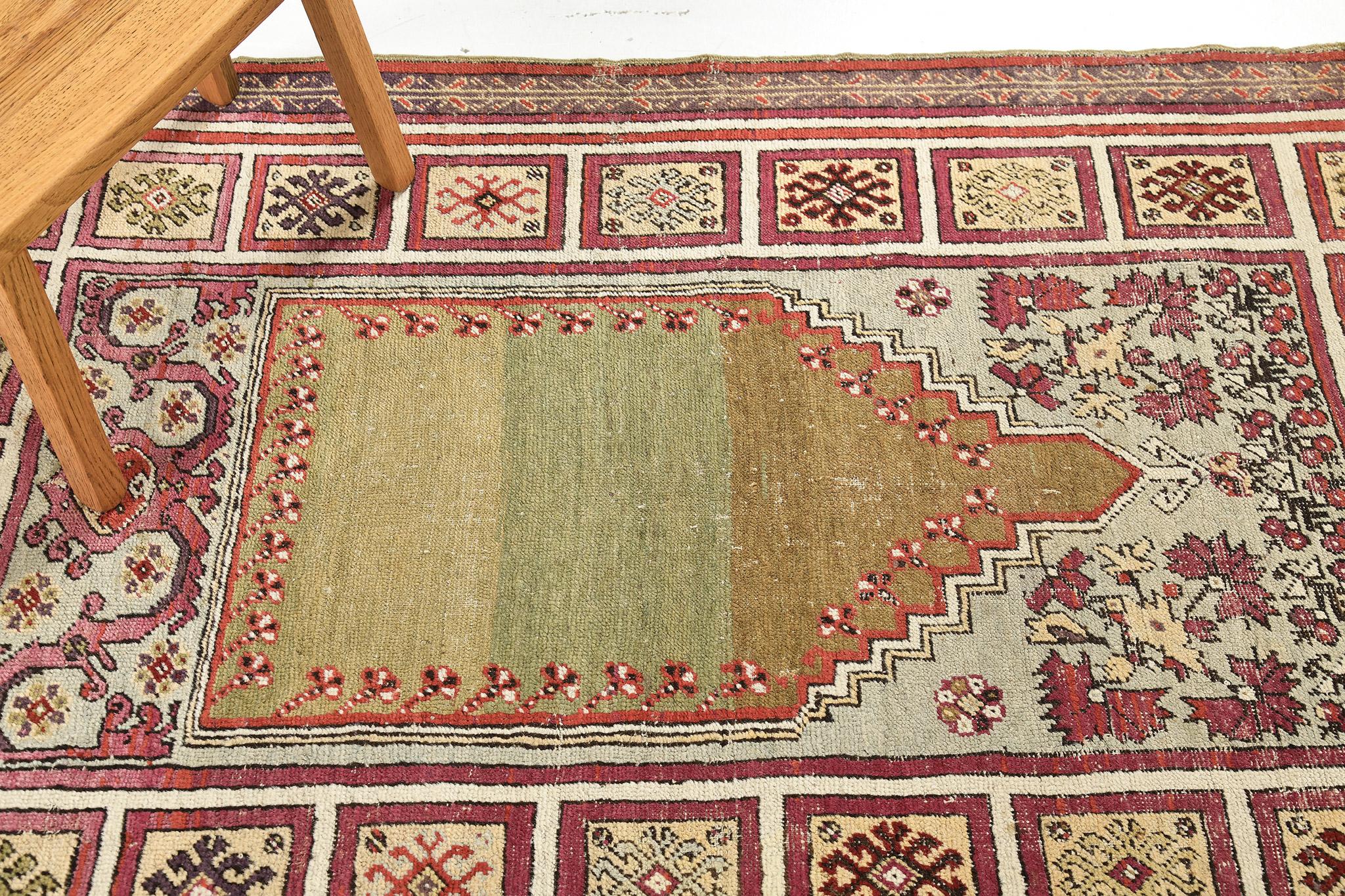 Mehraban Antique Turkish Kirshir circa 1880 In Good Condition For Sale In WEST HOLLYWOOD, CA