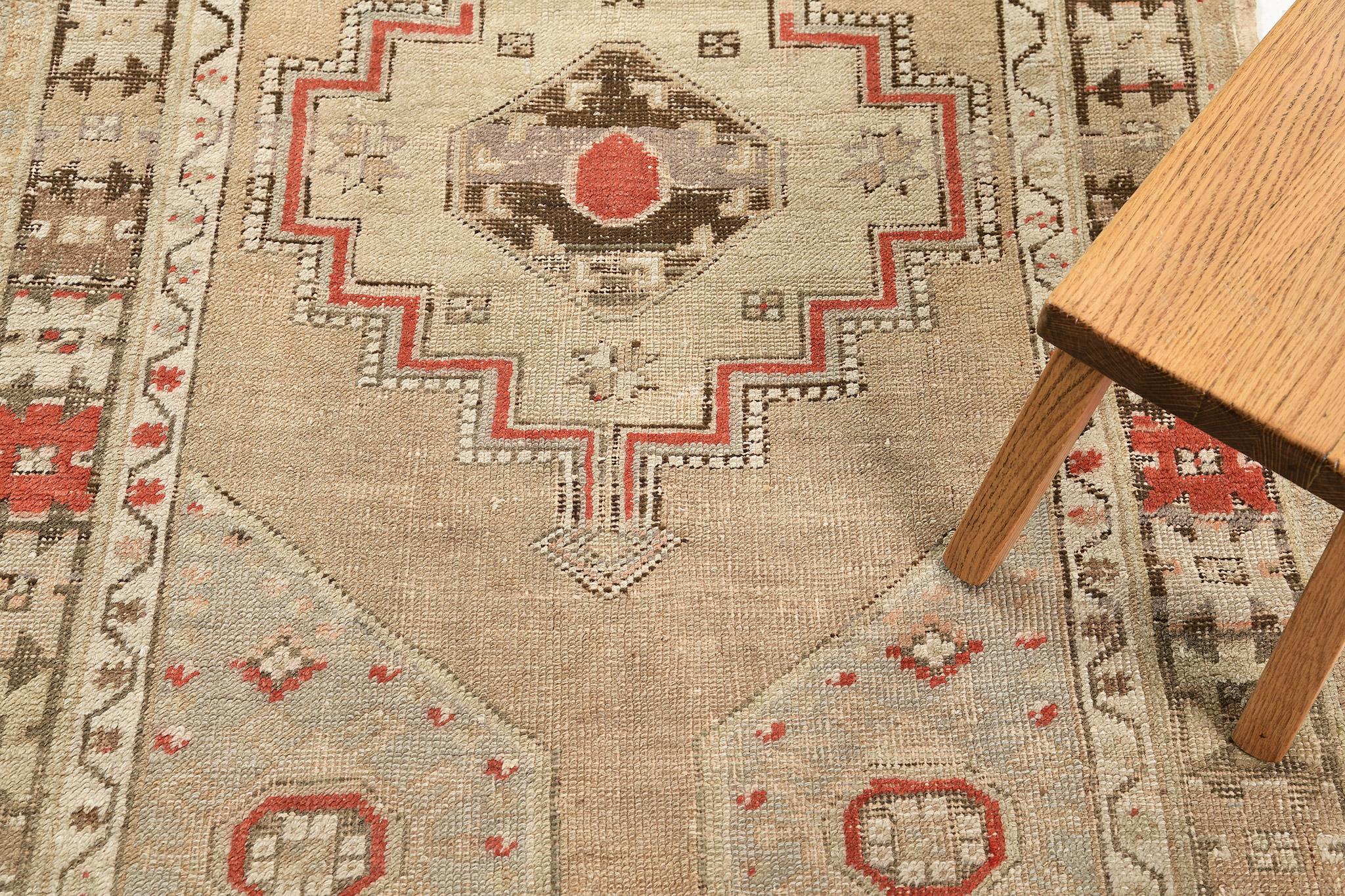 Mehraban Antique Turkish Oushak Rug In Good Condition For Sale In WEST HOLLYWOOD, CA