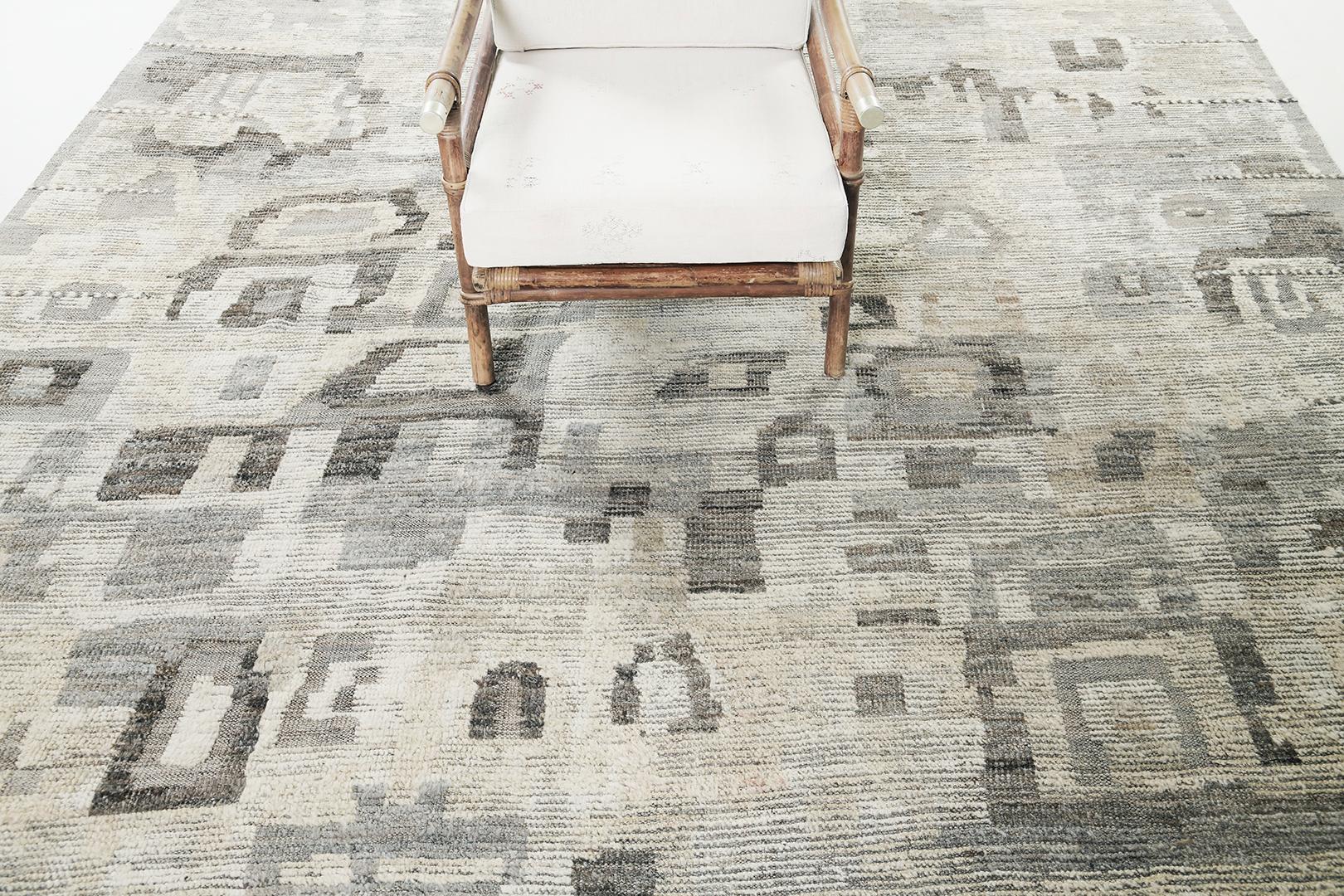 Caractérisé par des éléments ludiques et ambigus, Awsim' affiche de belles nuances de terre qui mettent en valeur son attrait esthétique fascinant. La profondeur et la signification de ce magnifique tapis en font un complément idéal pour les