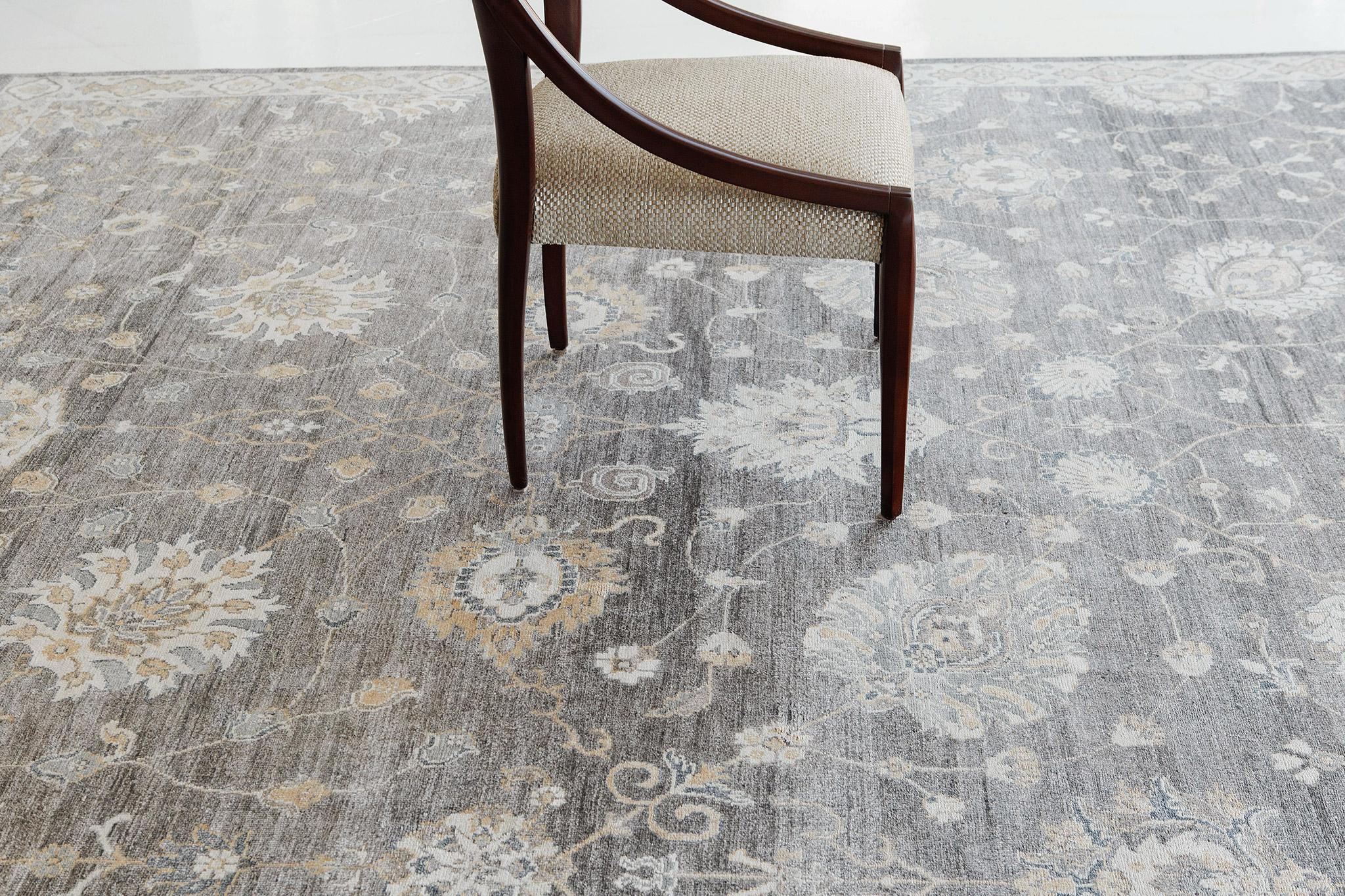 Indien Tapis Mehraban en soie de bambou de la collection Fauna en vente