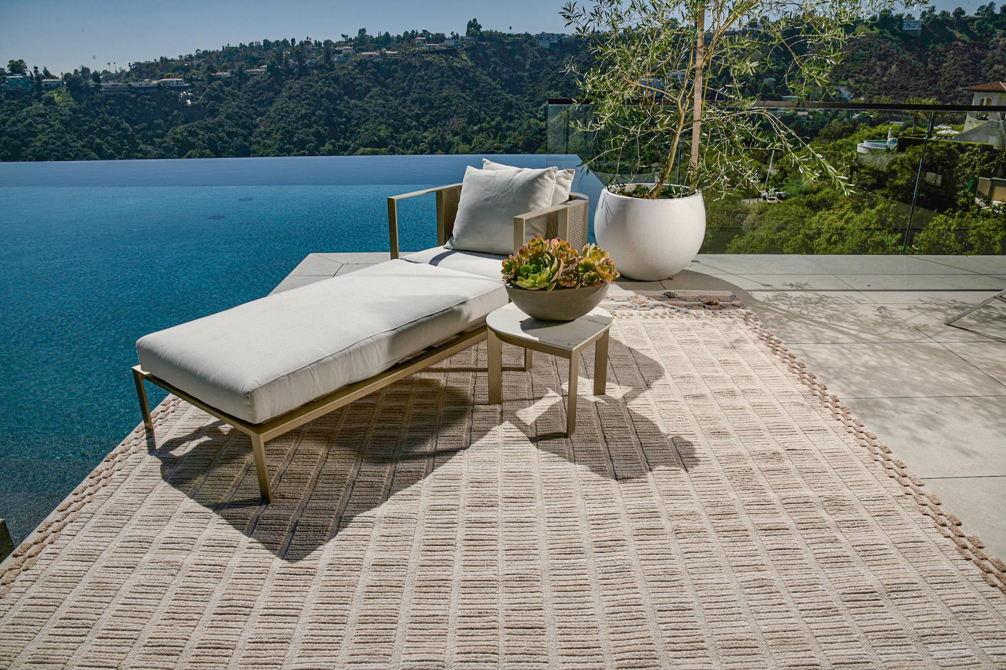 Enjoy the fresh air with Nasim, rugs that work indoors and out.

Rug Number
31428
Size
9' 0